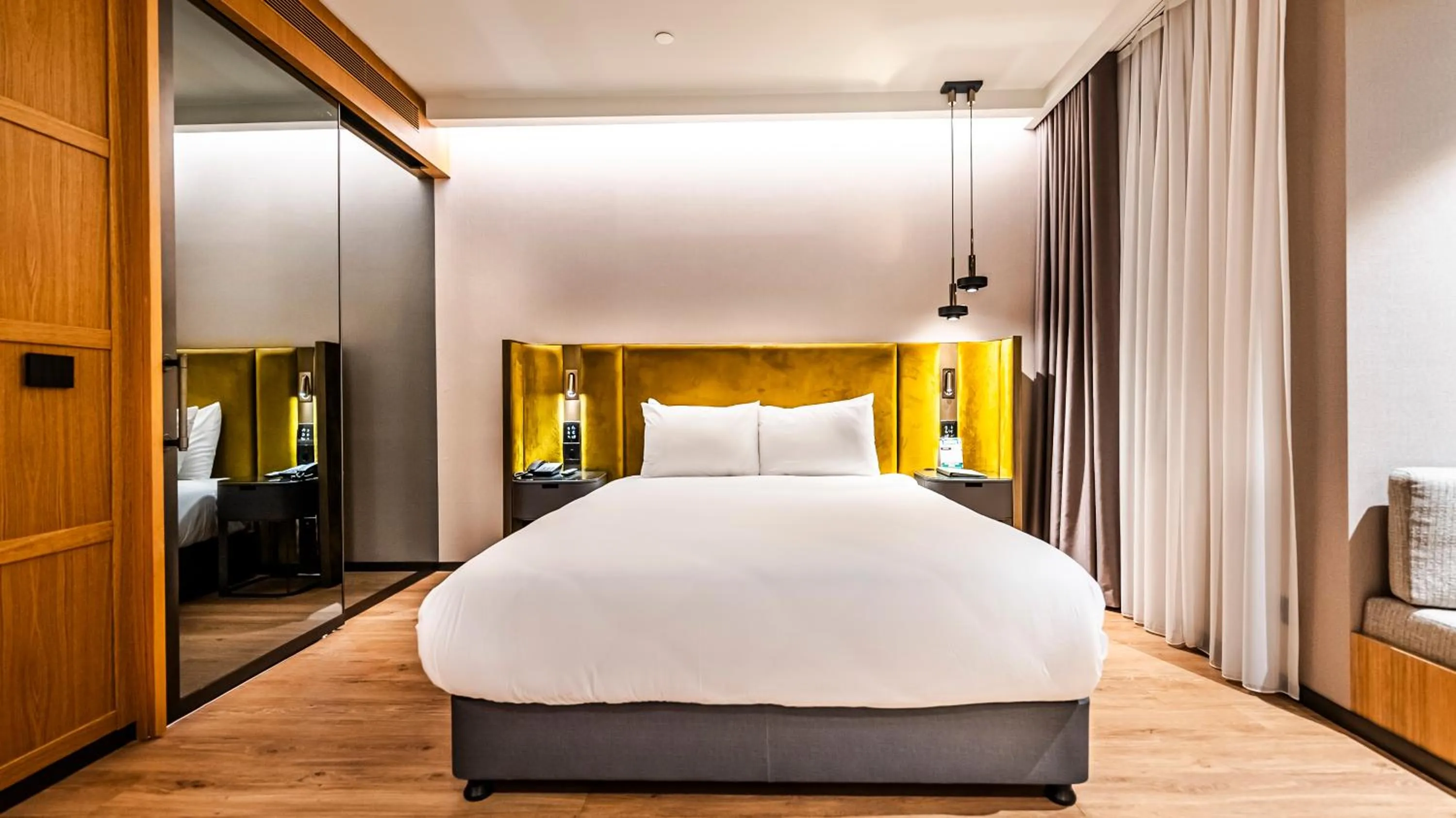 Photo of the whole room, Bed in Lamartine Hotel