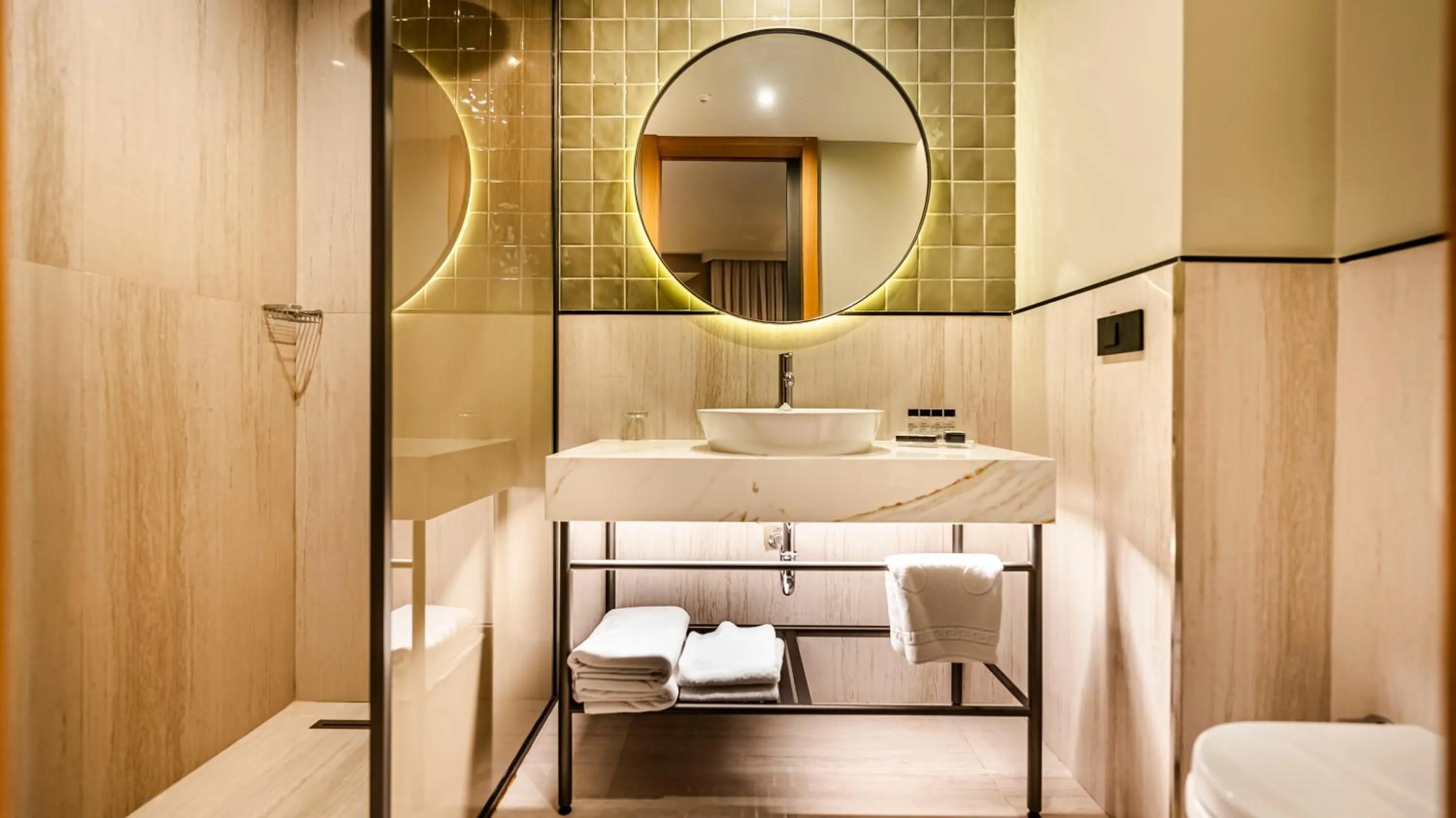 Bathroom in Lamartine Hotel