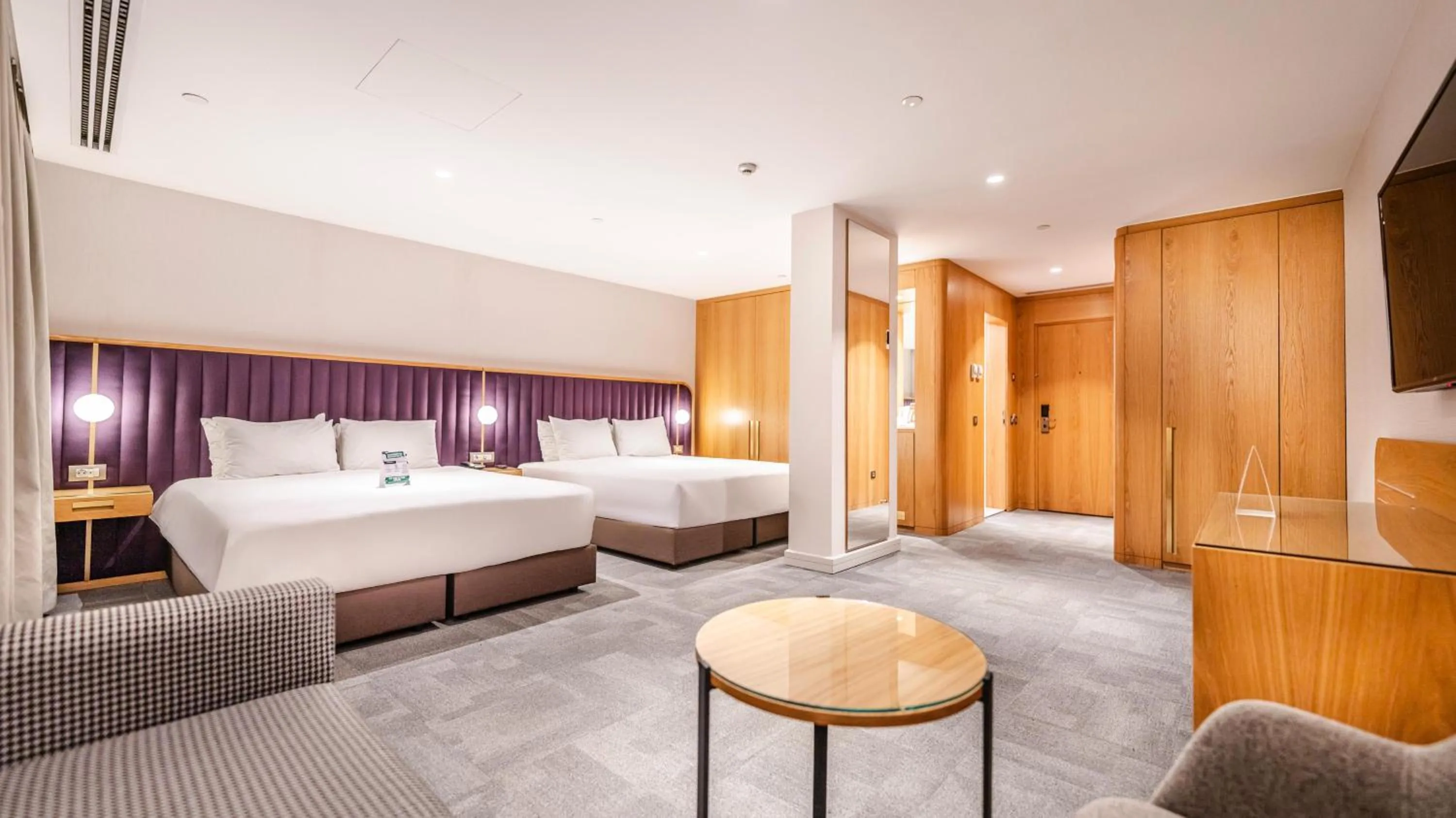 Bed in Lamartine Hotel