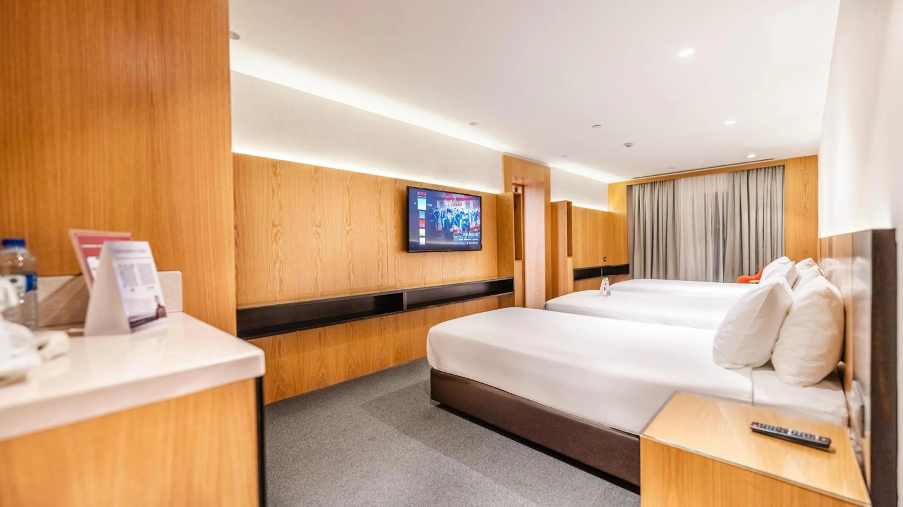 Bed in Lamartine Hotel