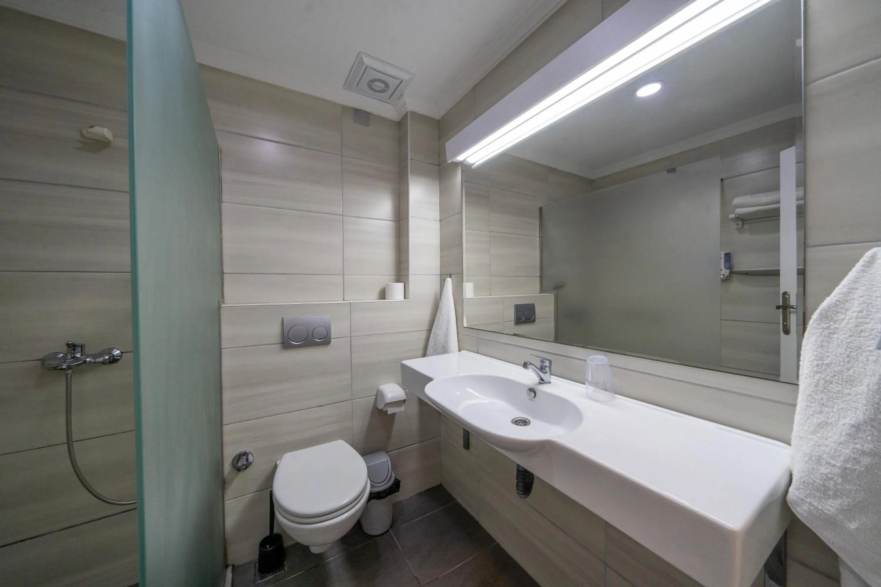 Shower in Artunc Hotel Bodrum