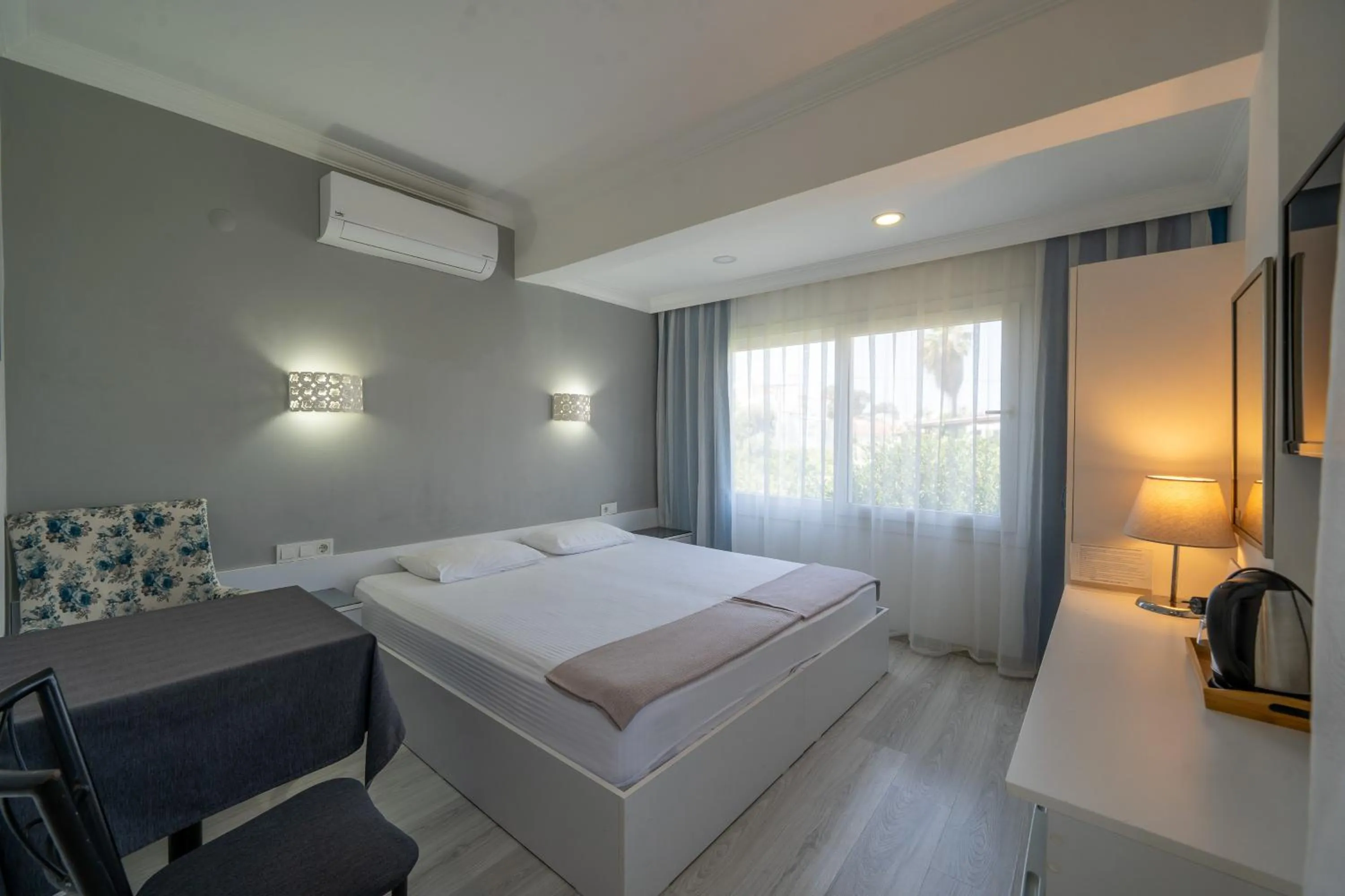 Photo of the whole room, Bed in Artunc Hotel Bodrum