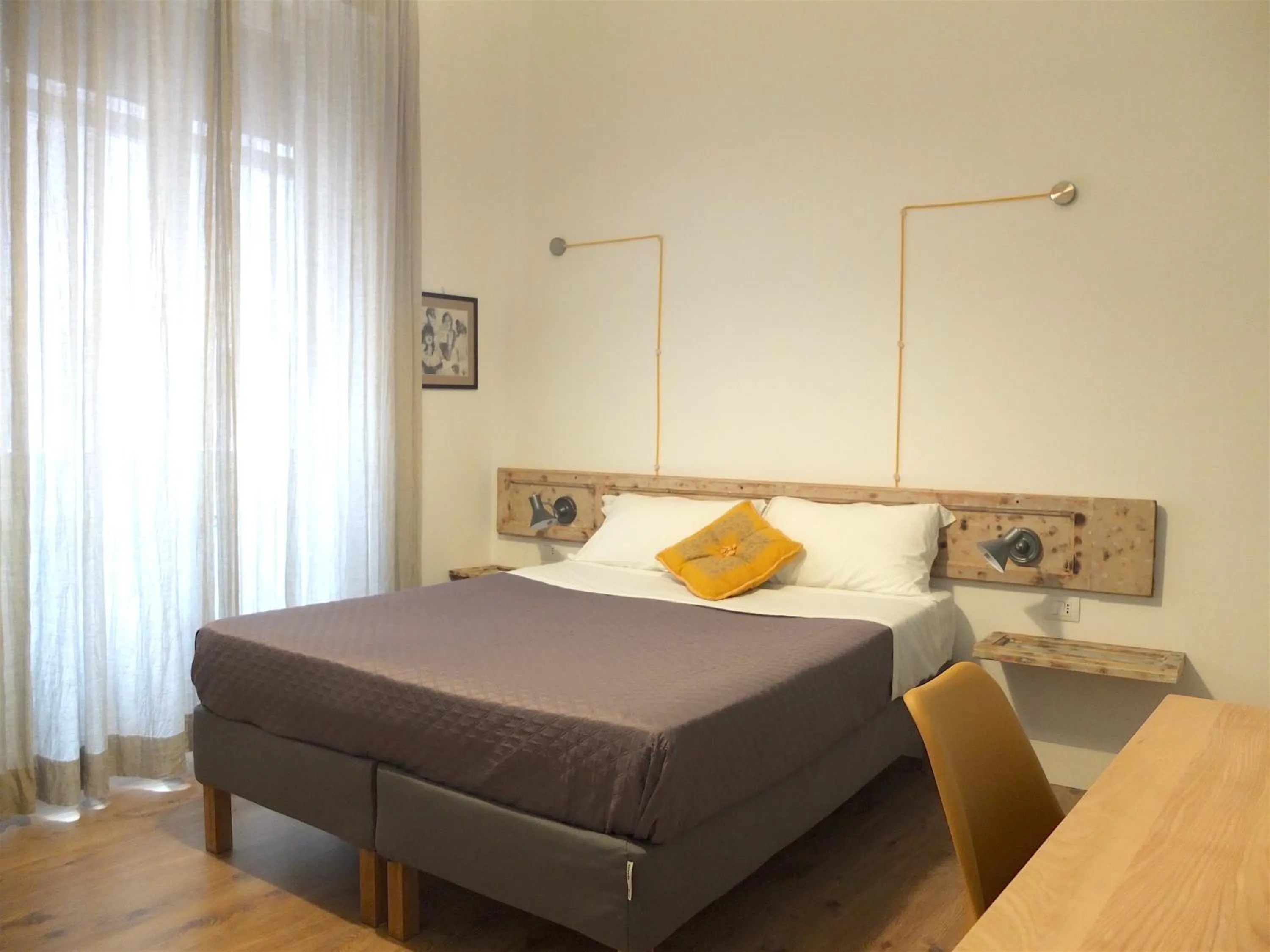 Photo of the whole room, Bed in Napoli Bonita b&b