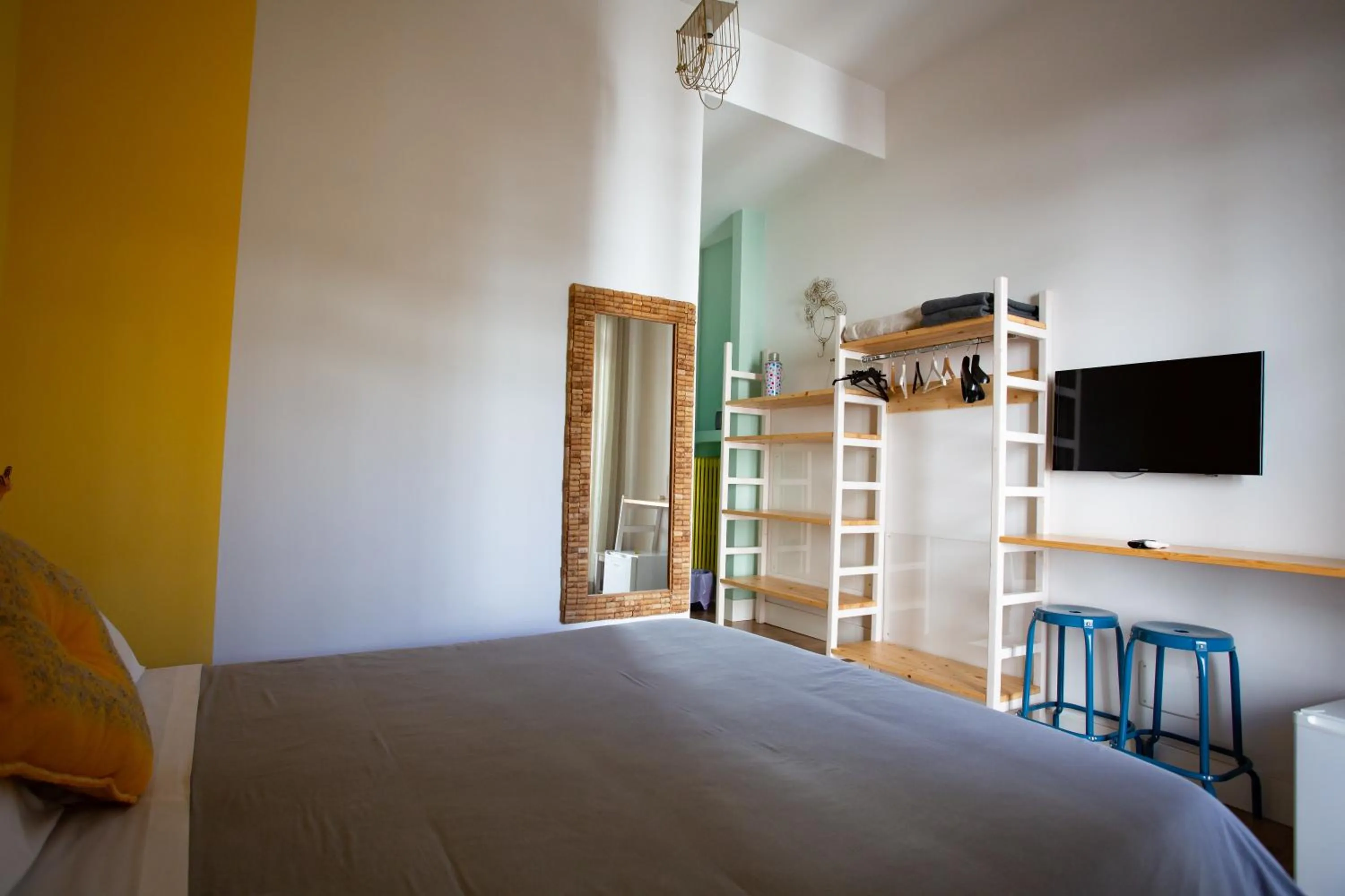 TV and multimedia, Bed in Napoli Bonita b&b