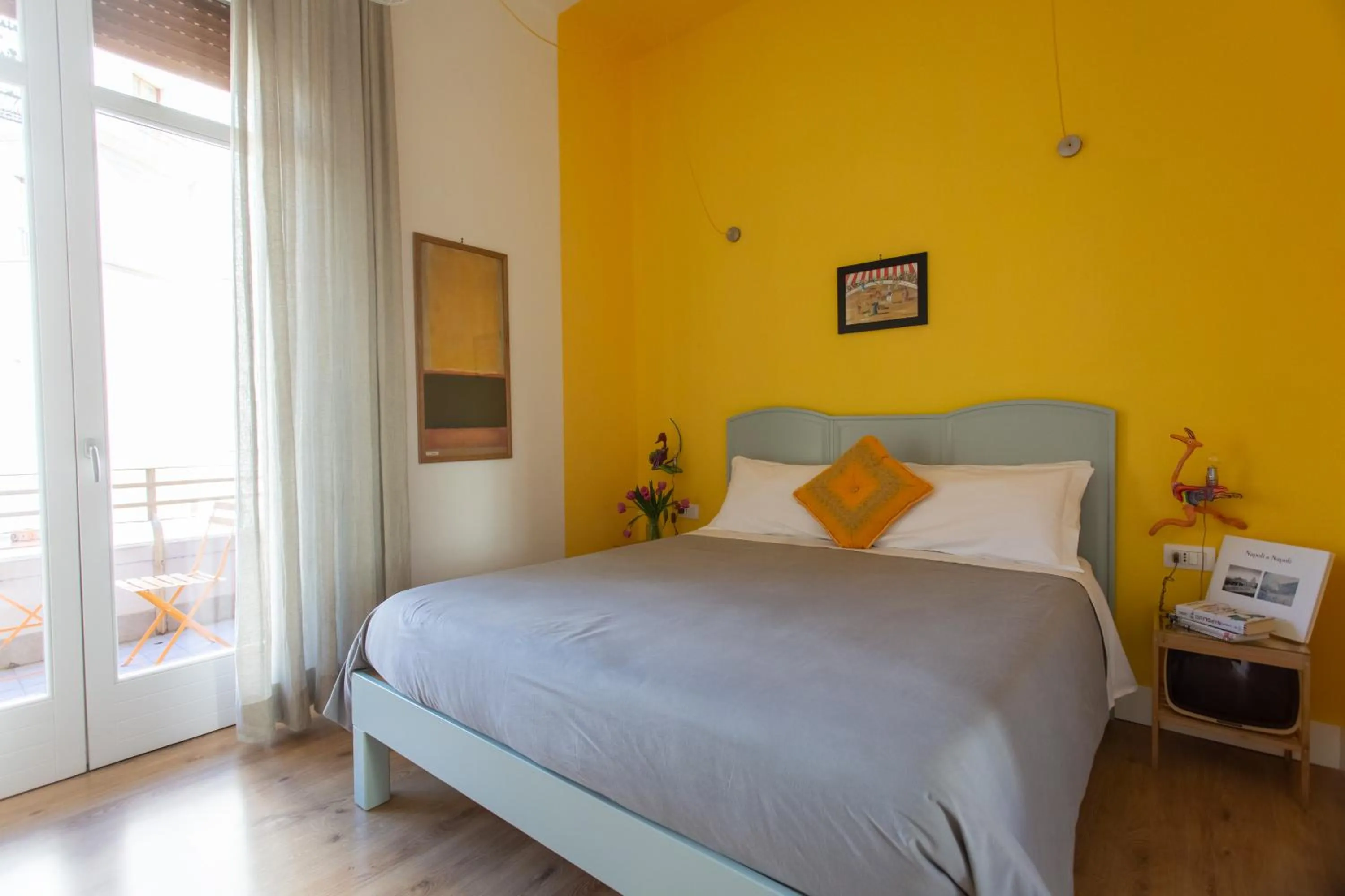 Photo of the whole room, Bed in Napoli Bonita b&b