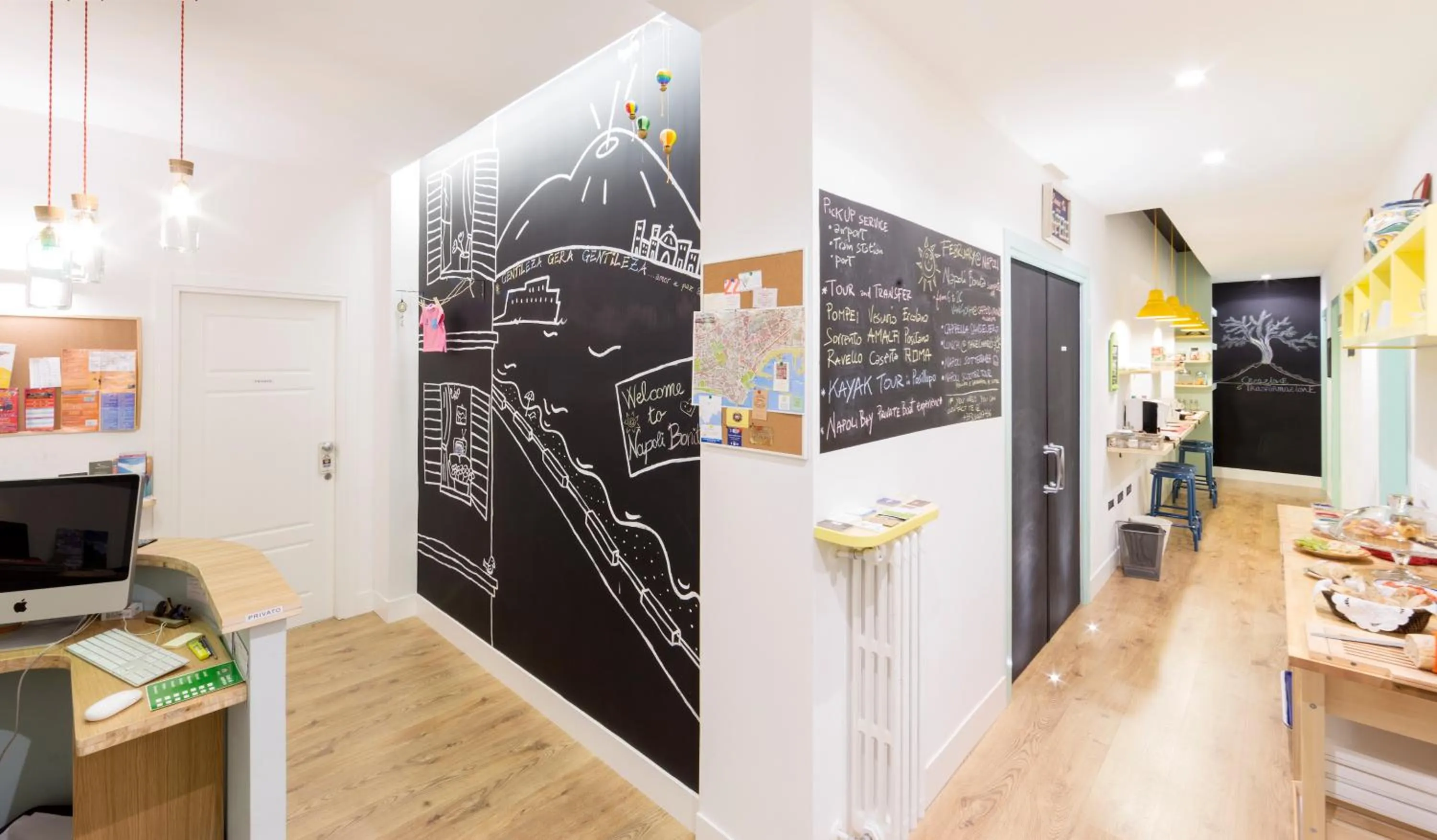 Lobby or reception in Napoli Bonita b&b