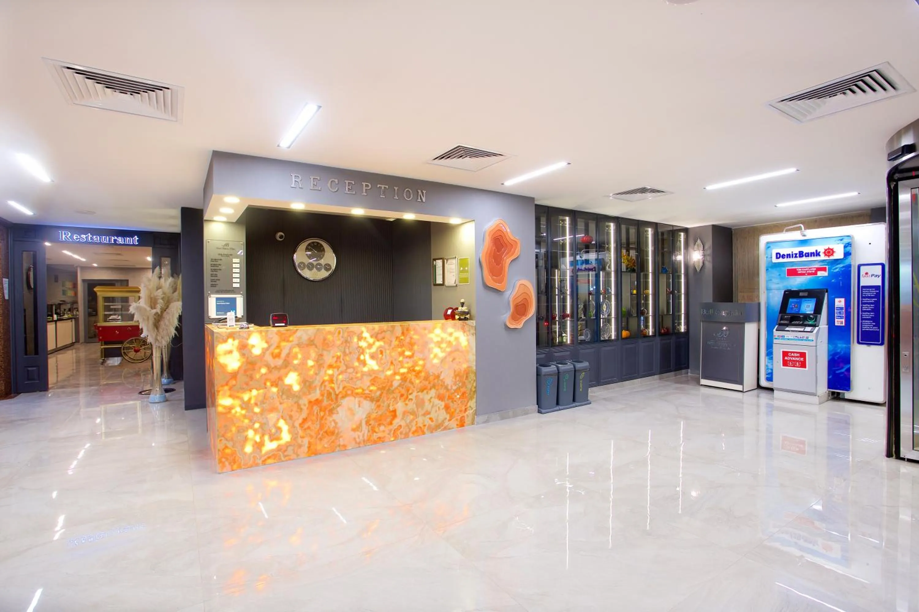 Lobby or reception in Hotel Bulvar Palas