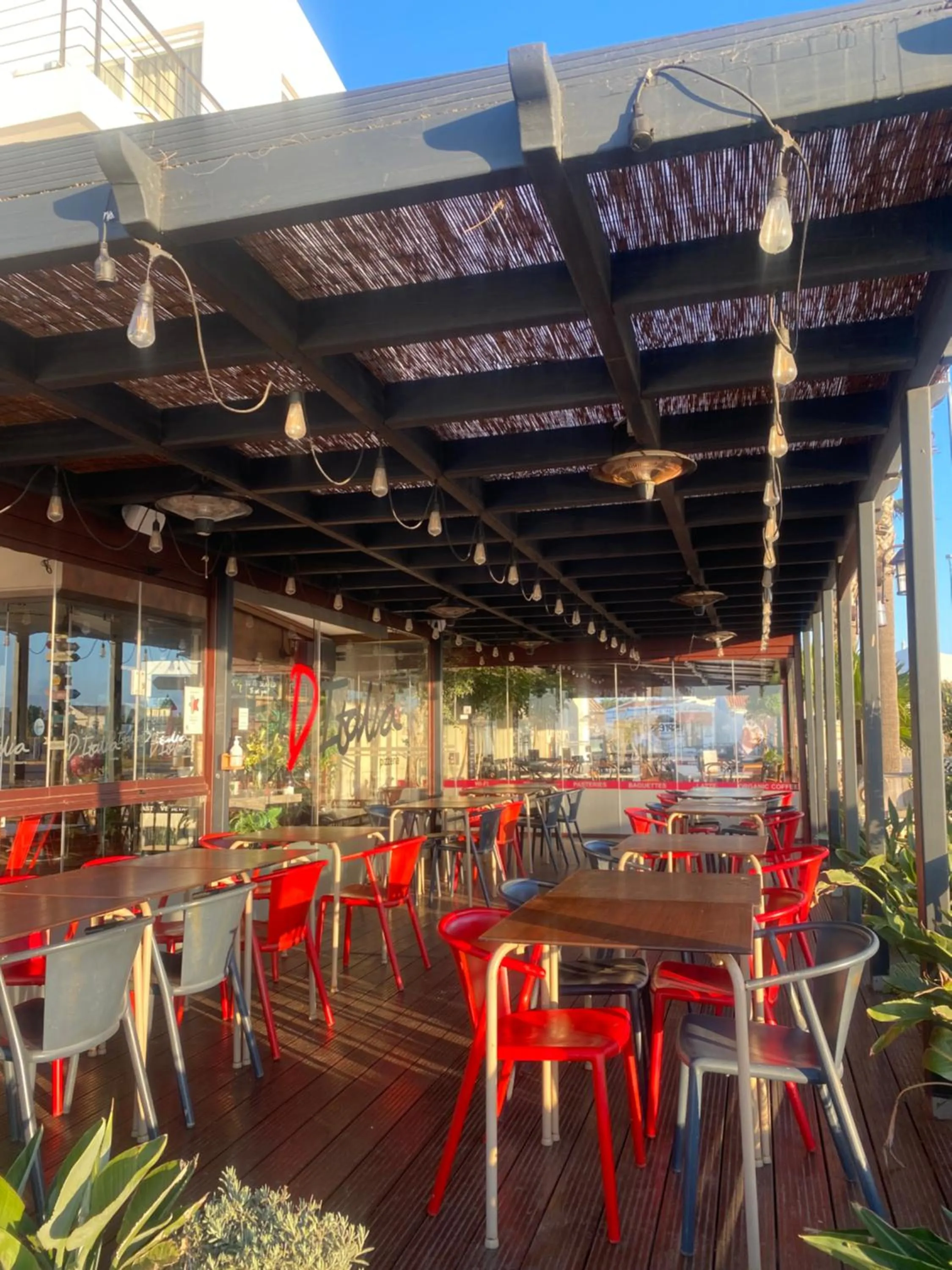 Restaurant/places to eat in Mareta Beach House - Boutique Residence