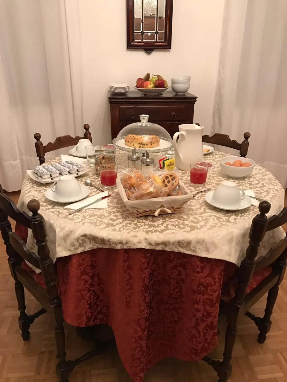 Food and drinks in Le Due Corone Bed & Breakfast
