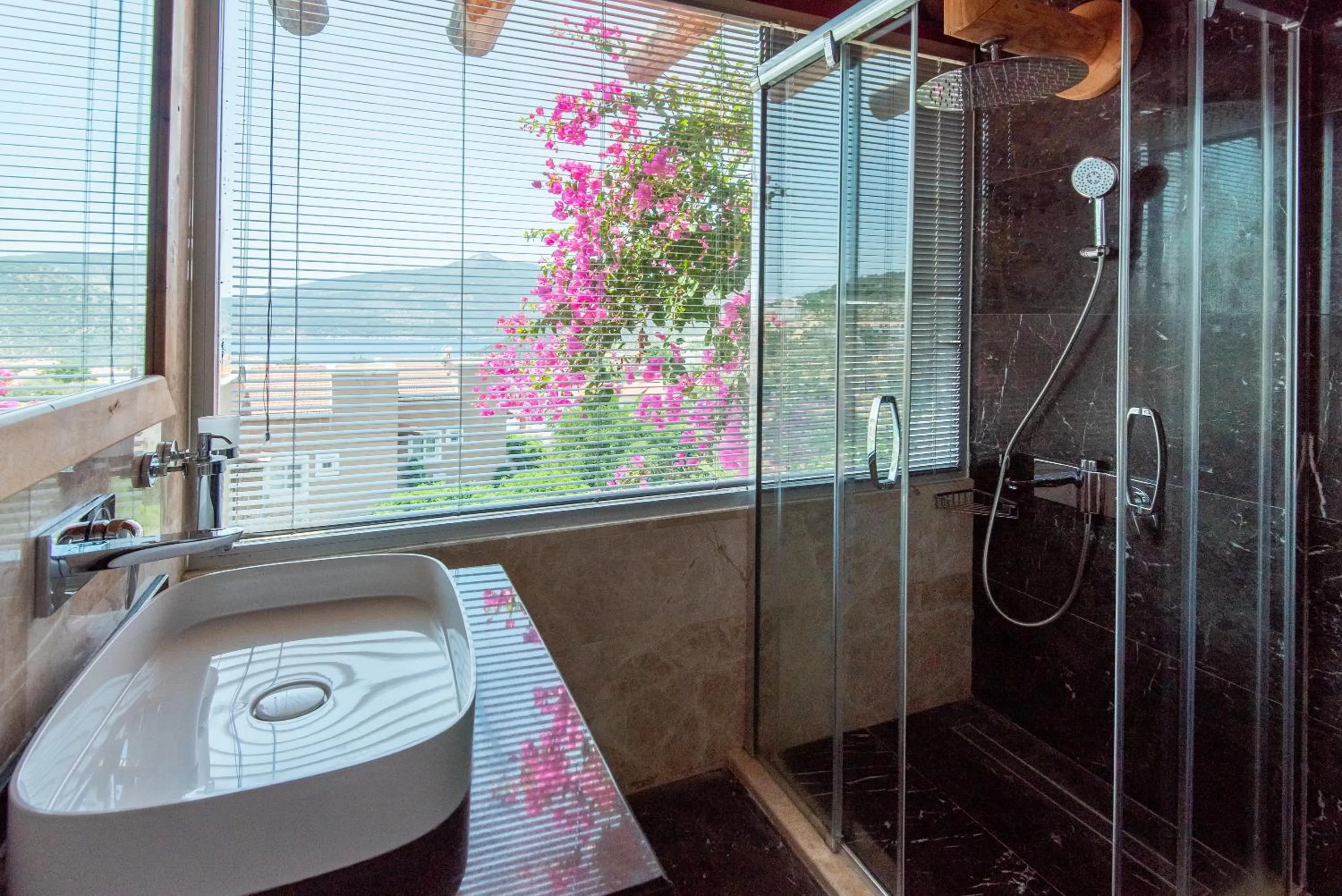 Bathroom in Elixir Hotel