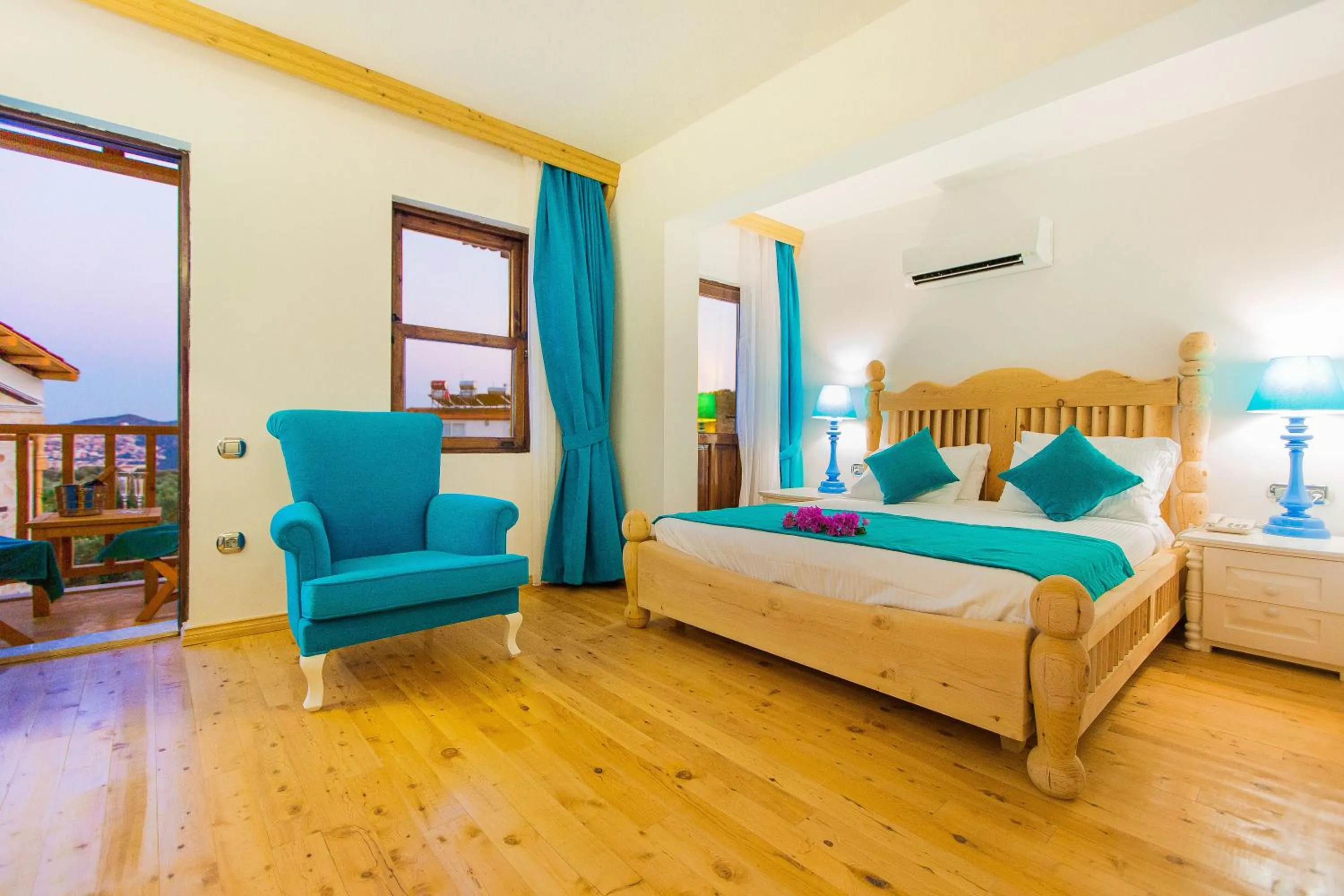 Photo of the whole room, Bed in Elixir Hotel