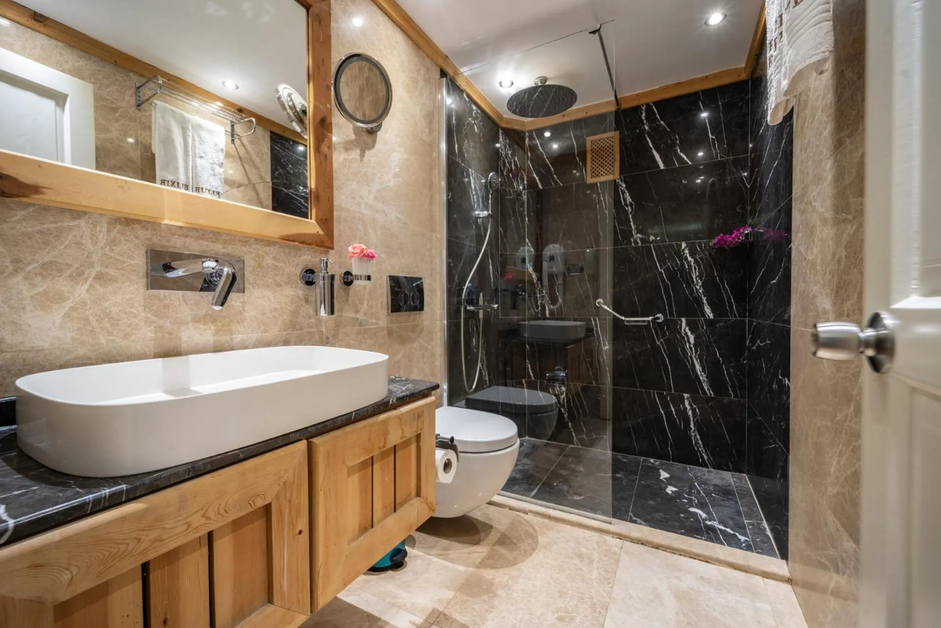 Bathroom in Elixir Hotel