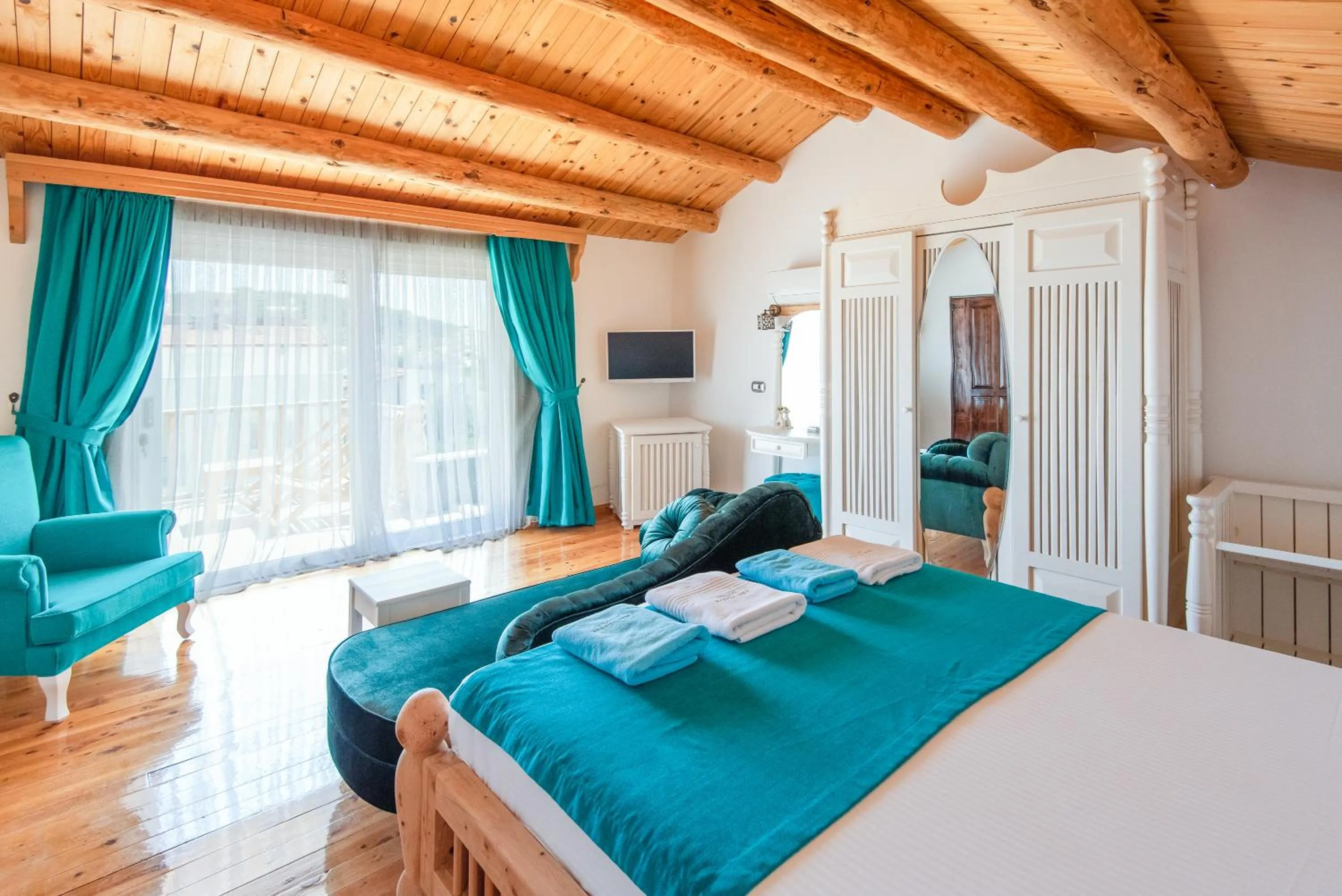 Photo of the whole room, Bed in Elixir Hotel