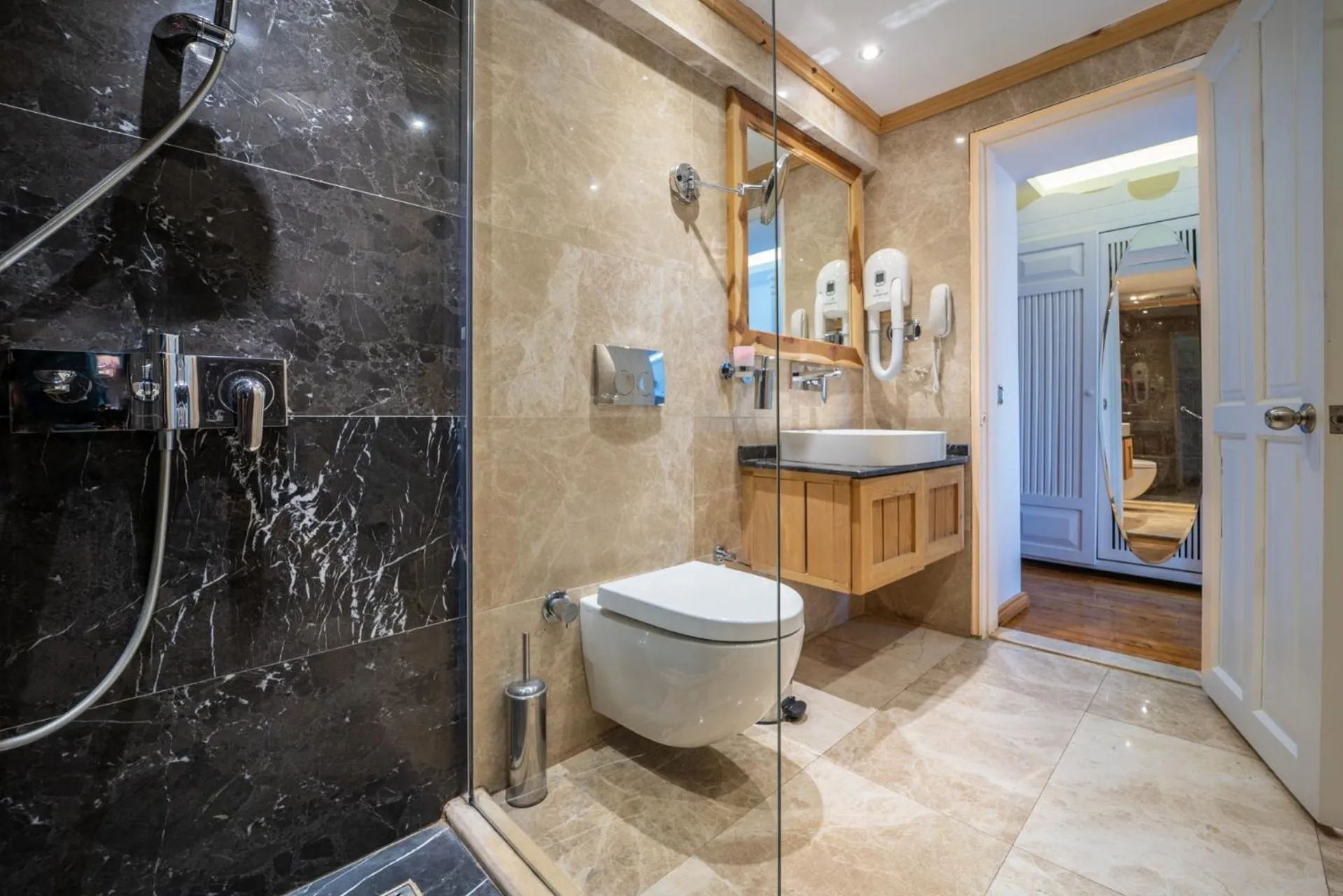 Shower in Elixir Hotel