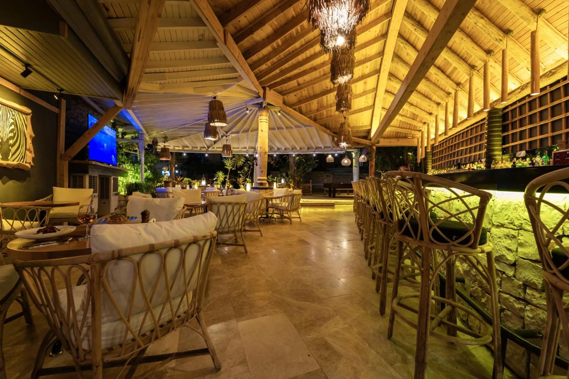 Restaurant/places to eat in Elixir Hotel