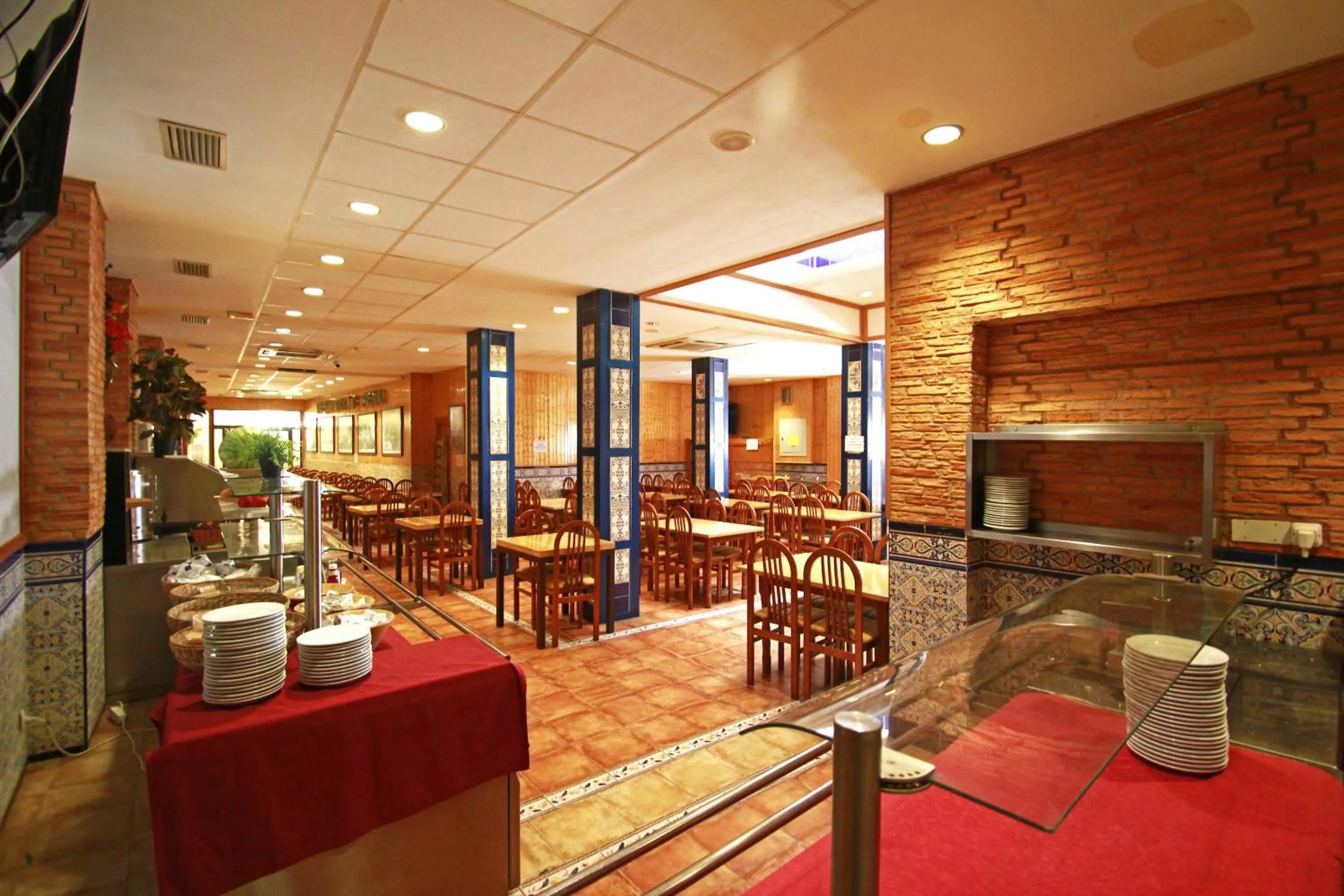 Restaurant/places to eat in Hotel Paris Centro