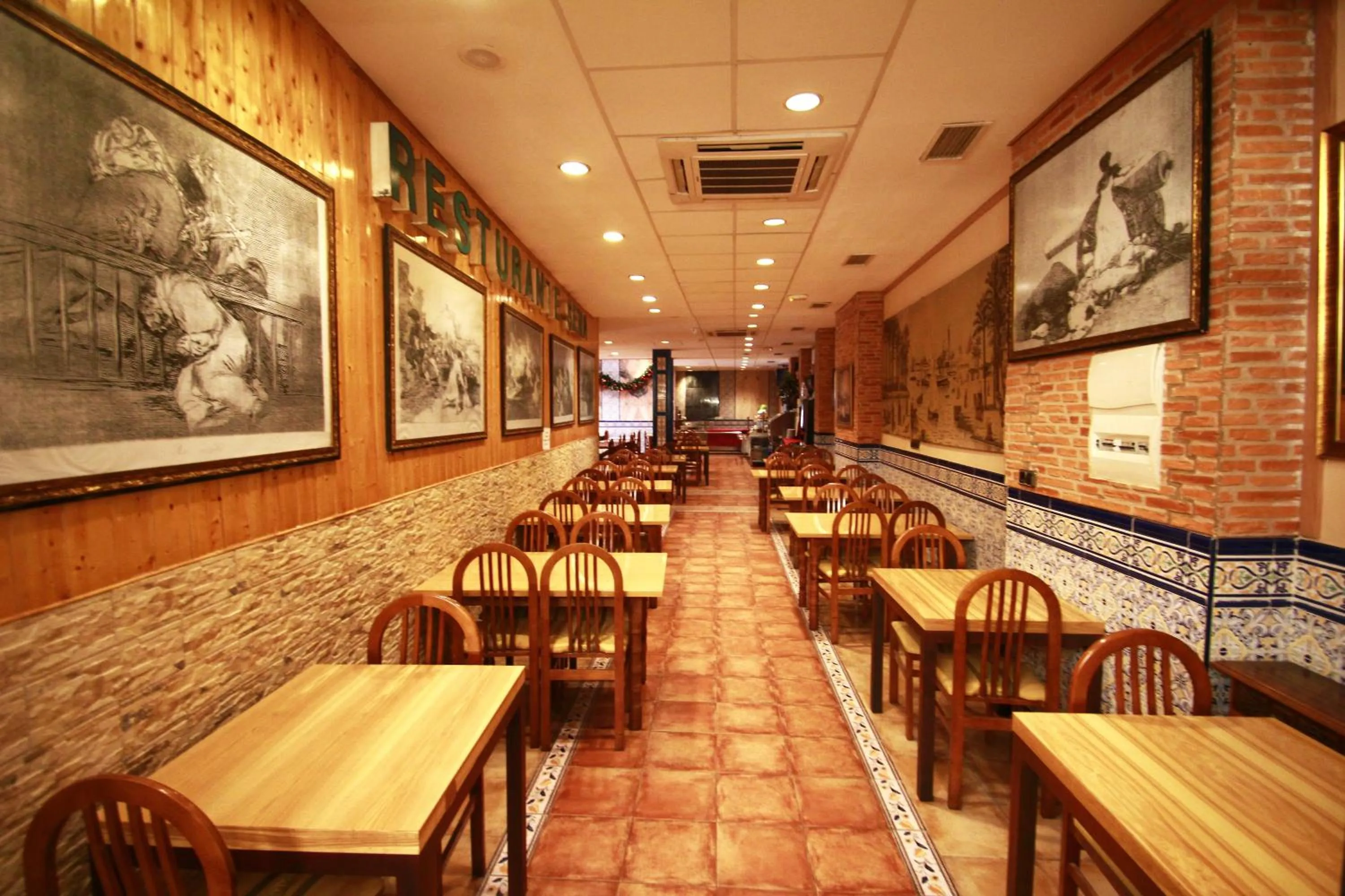 Restaurant/places to eat in Hotel Paris Centro