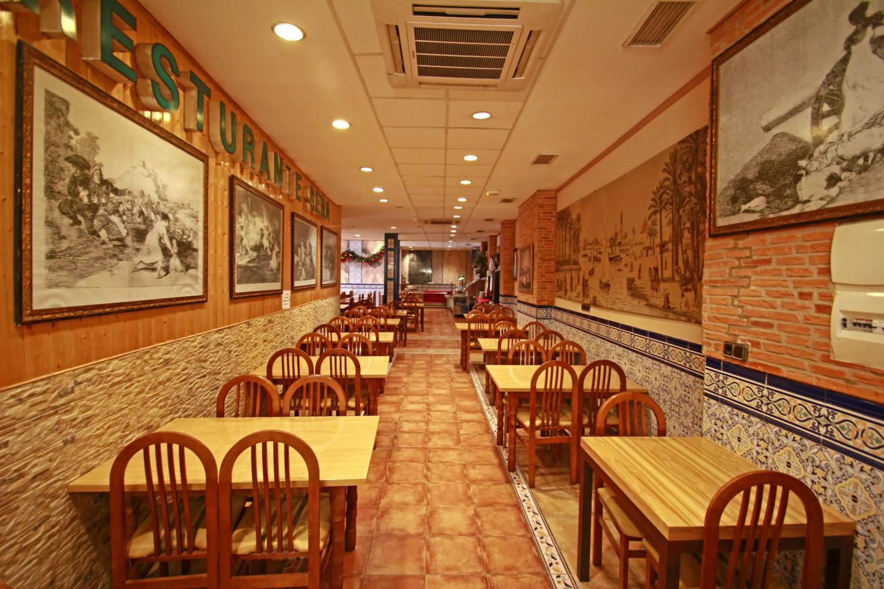 Restaurant/places to eat in Hotel Paris Centro