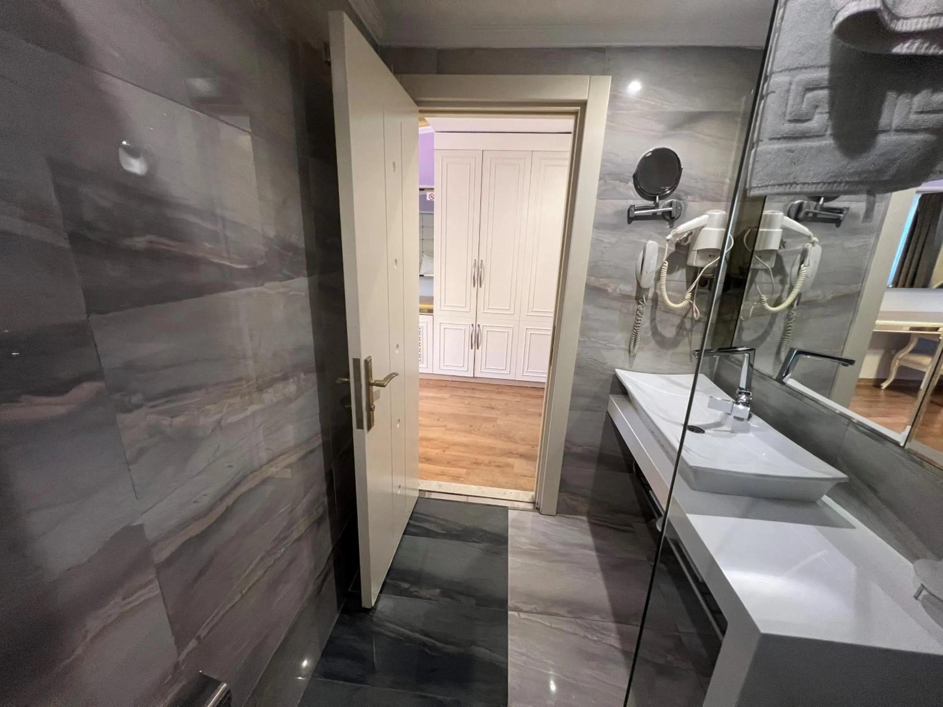 Shower in The Constantine Hotel