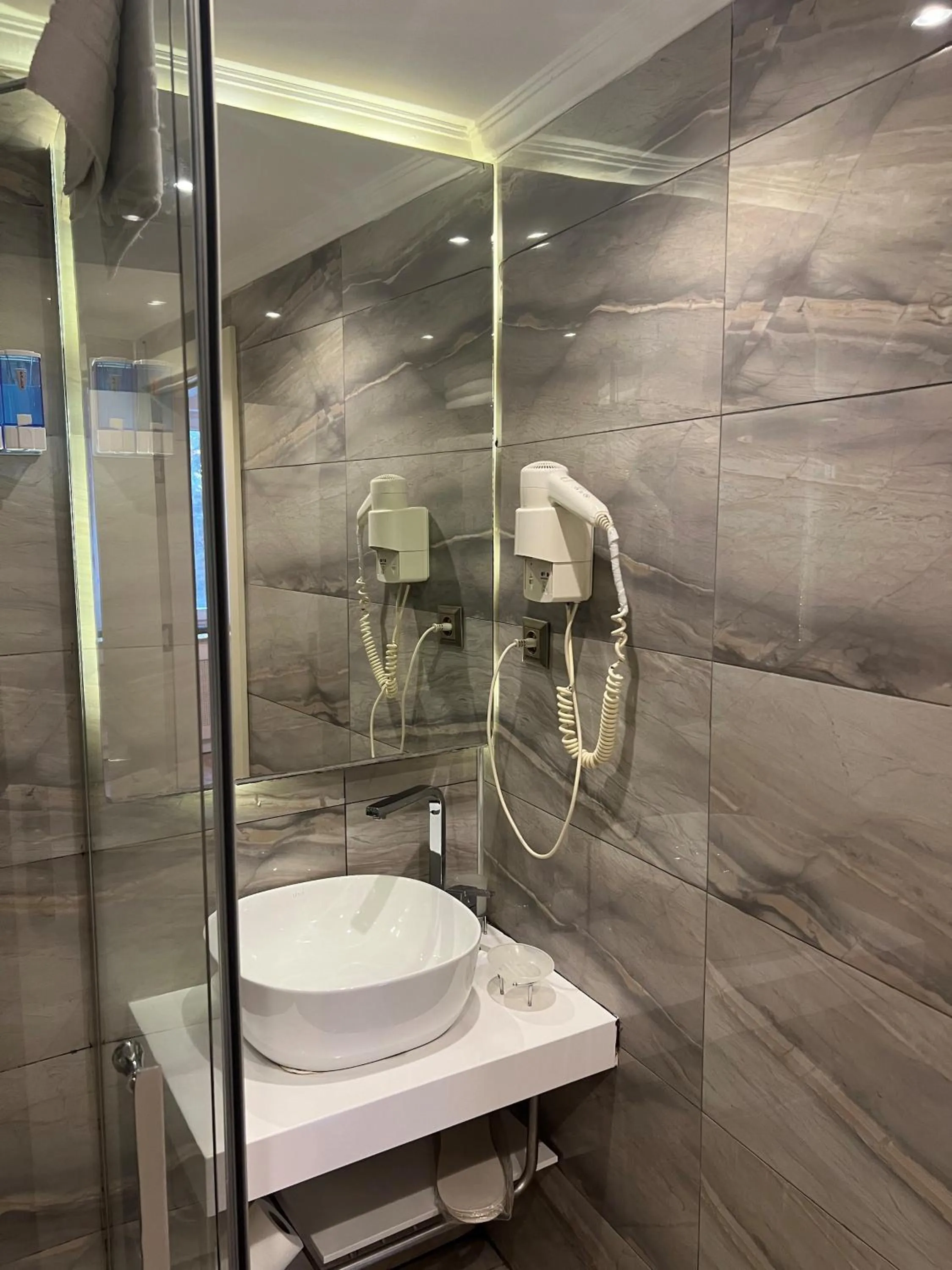 Shower in The Constantine Hotel