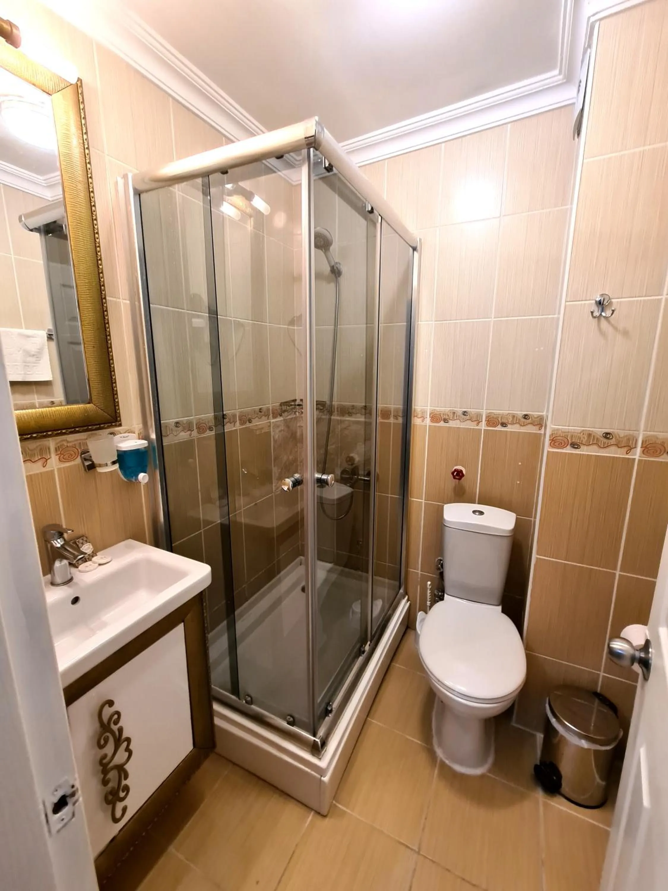 Shower in Oceans 7 Hotel