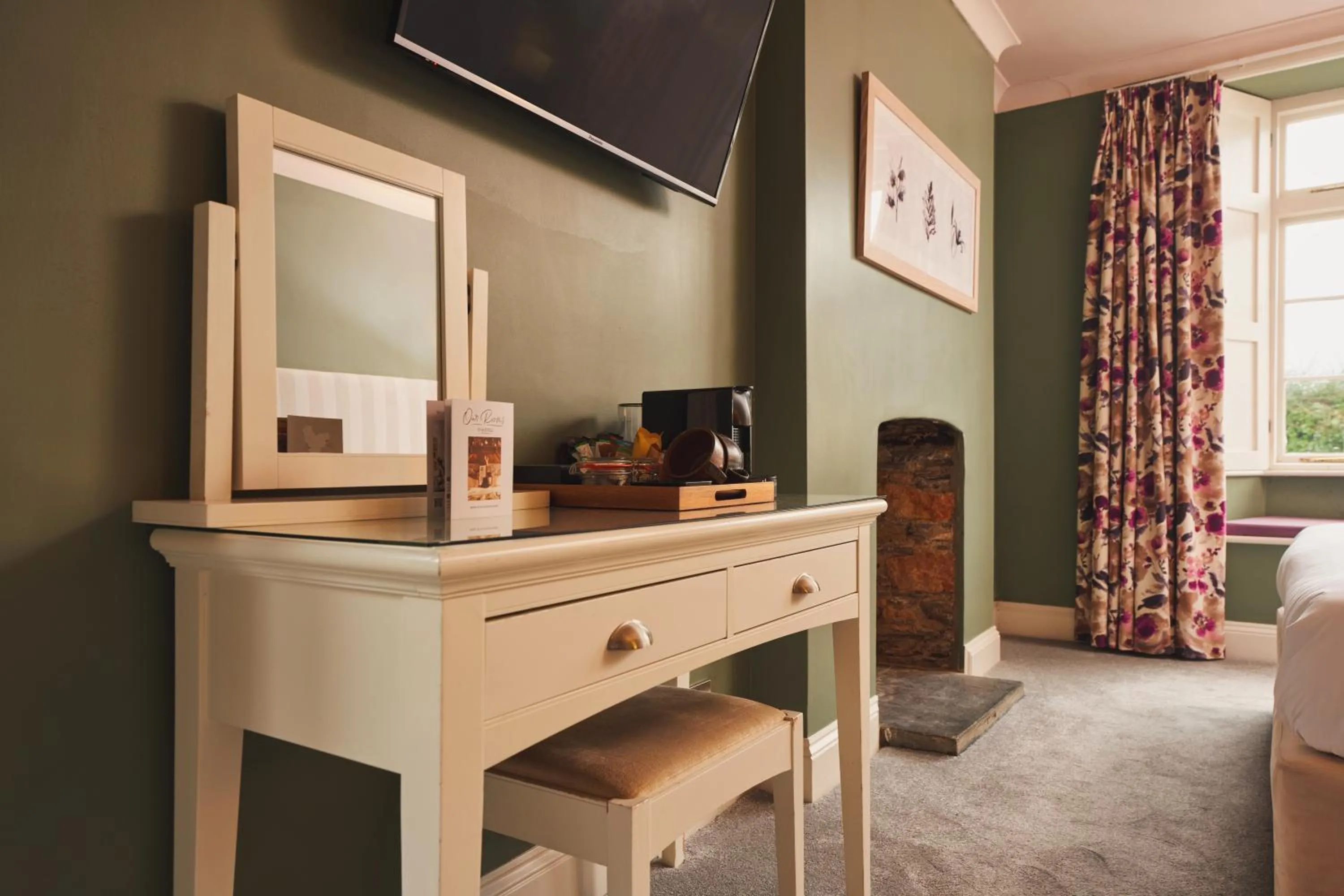 Photo of the whole room in Rose and Crown Yealmpton