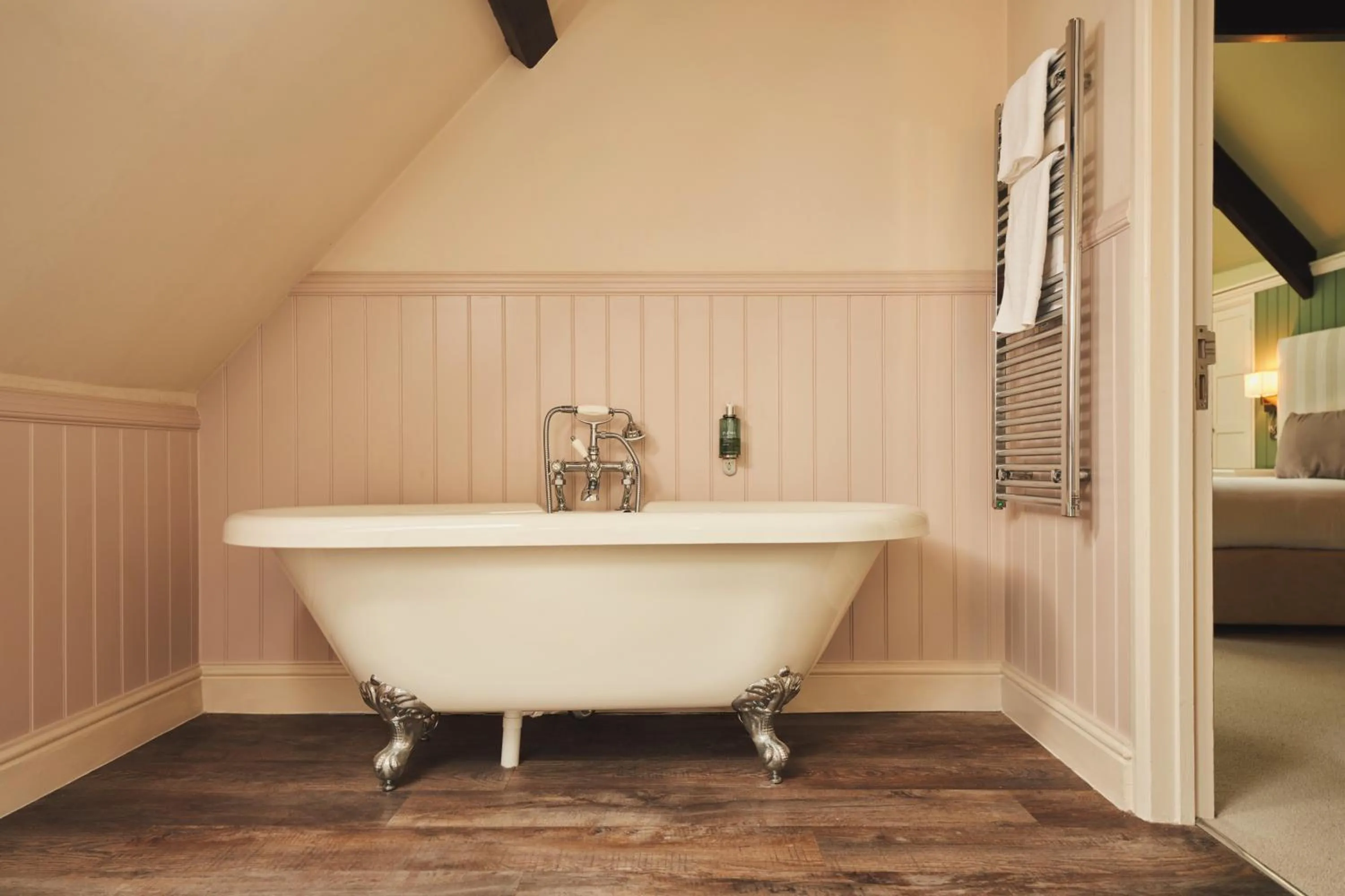 Bathroom in Rose and Crown Yealmpton
