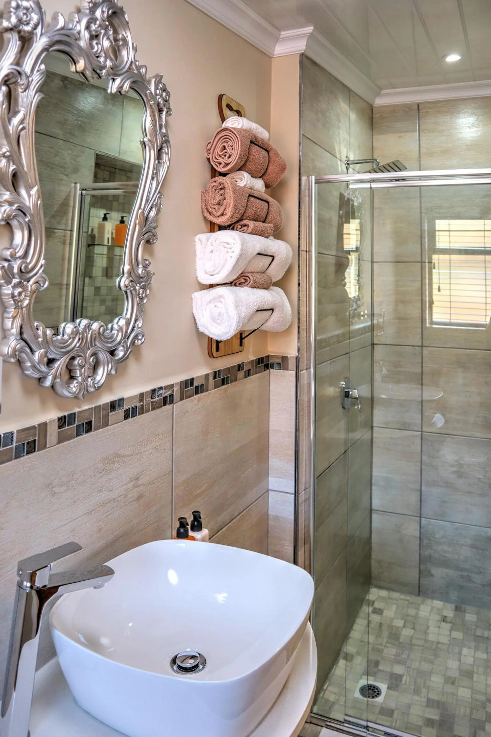 Shower in Caledon 23 Guest House