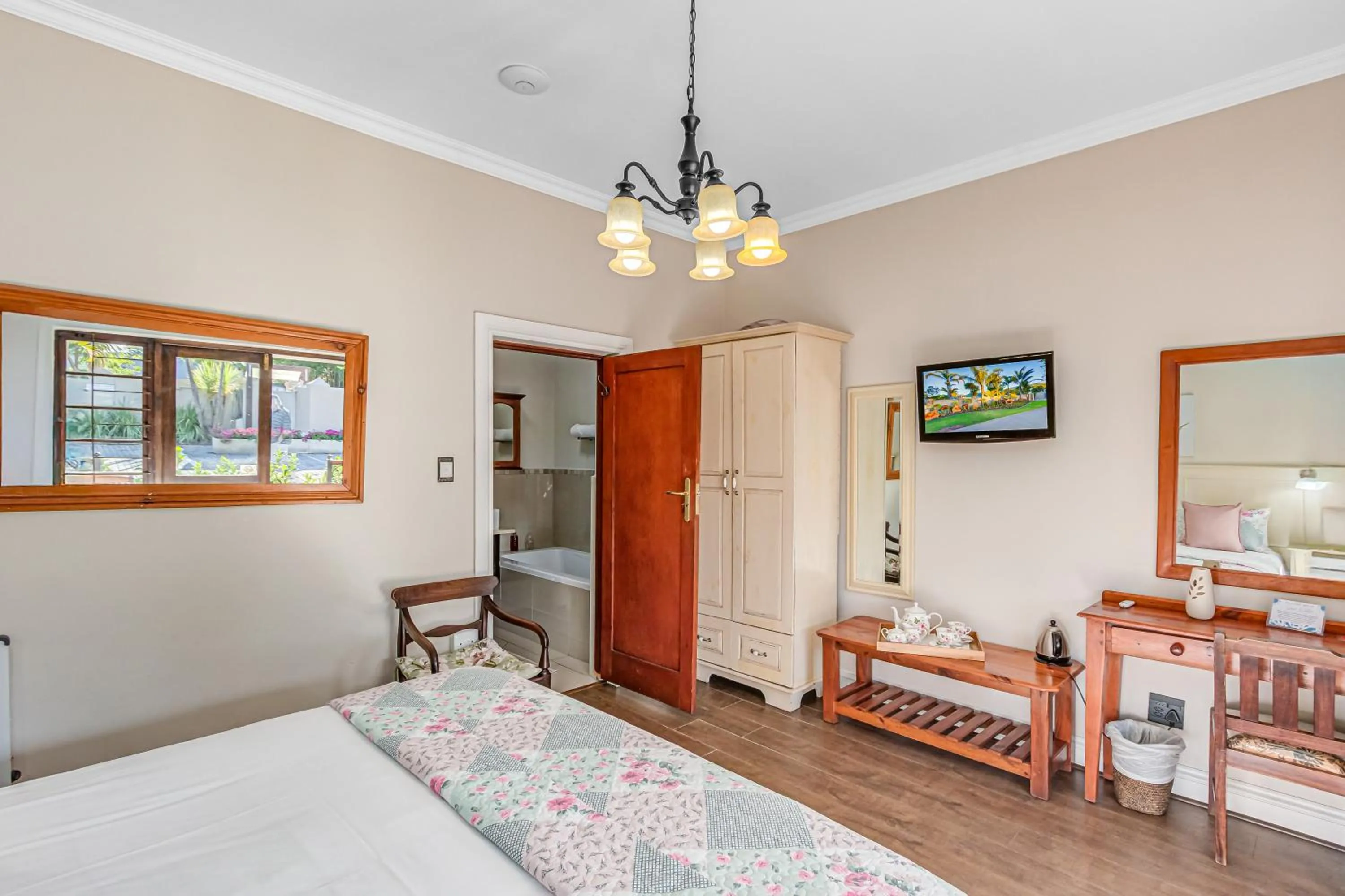 Bedroom, Bed in Caledon 23 Guest House