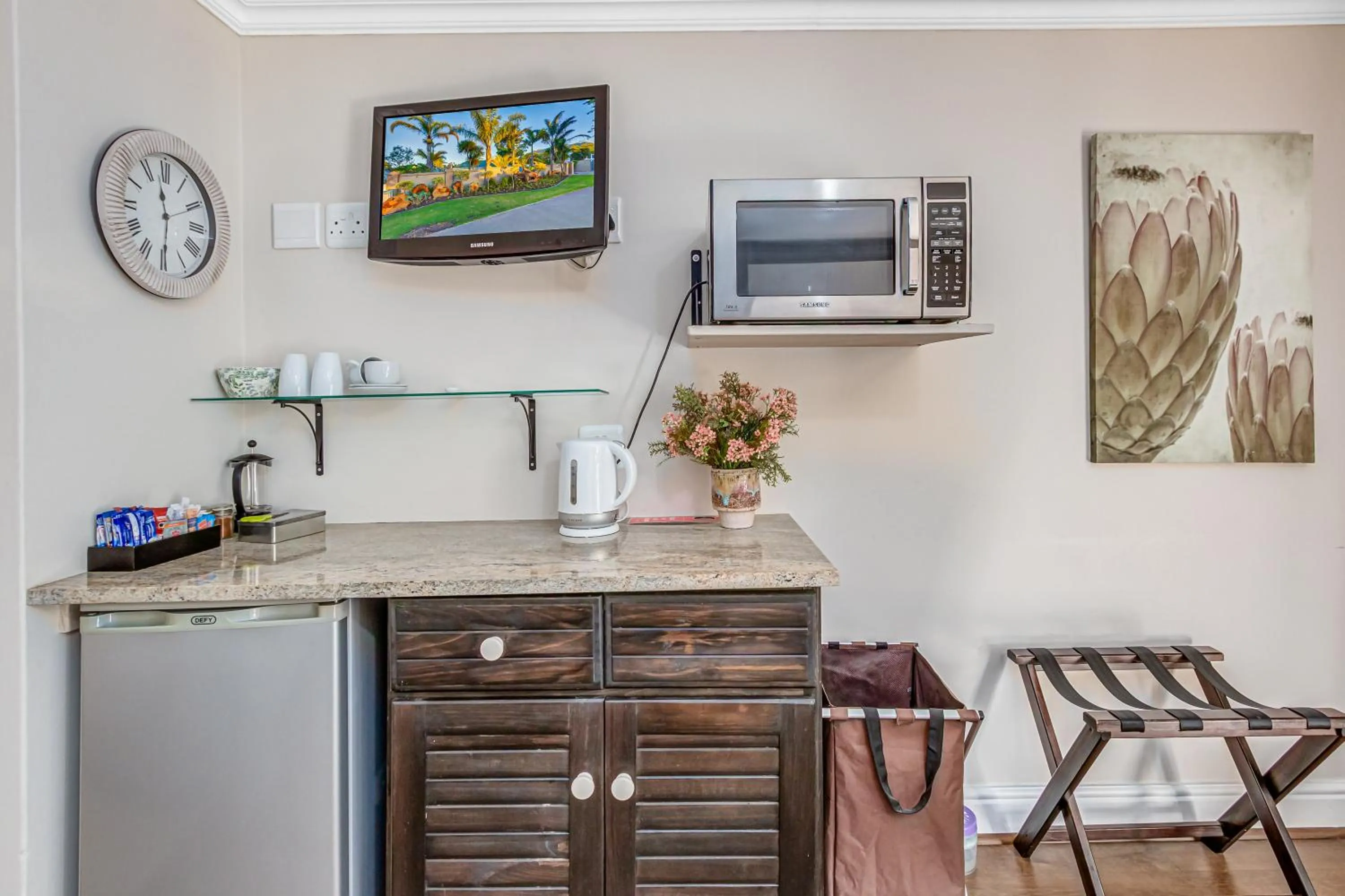 Kitchen or kitchenette in Caledon 23 Guest House