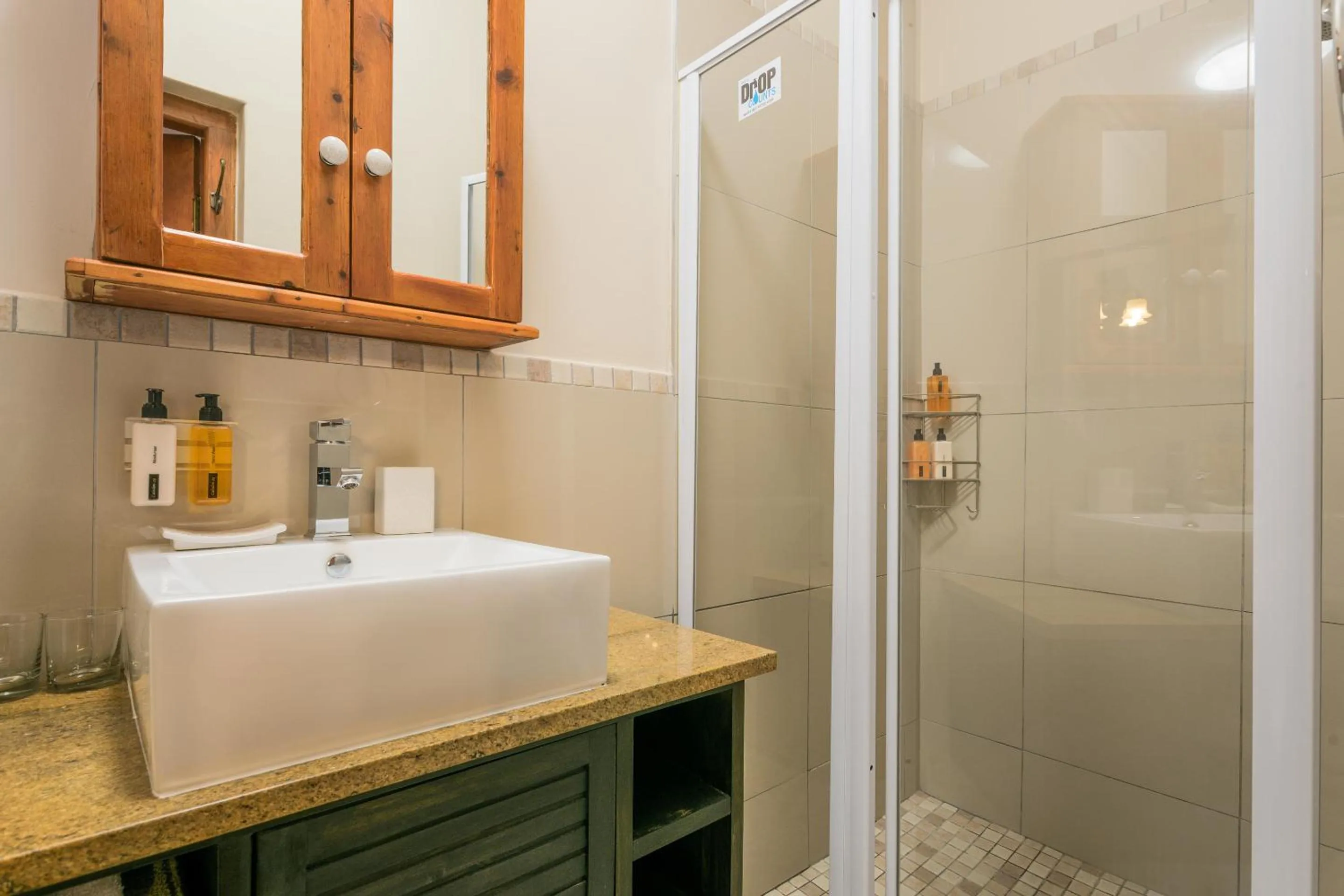 Shower in Caledon 23 Guest House