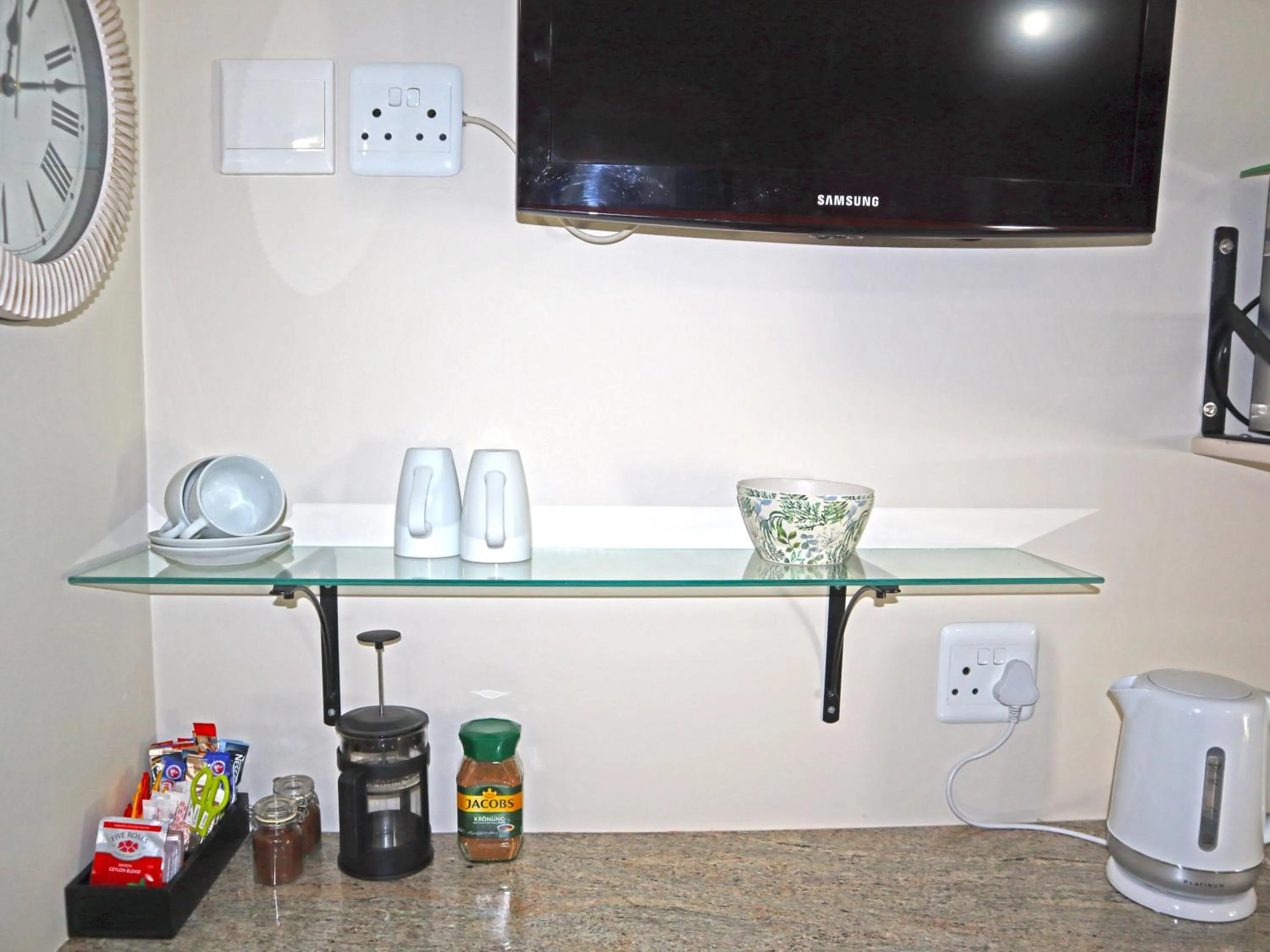 Coffee/tea facilities in Caledon 23 Guest House