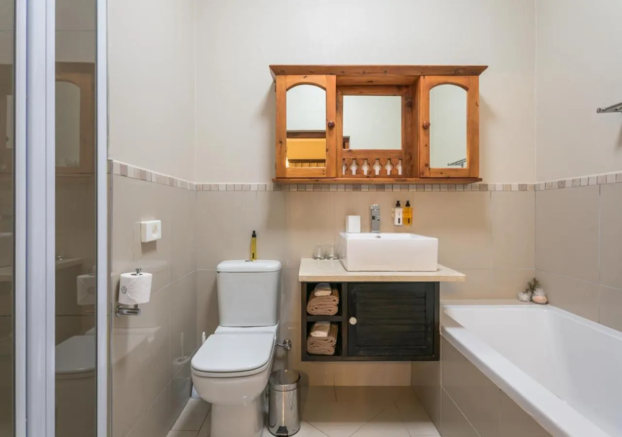 Shower in Caledon 23 Guest House