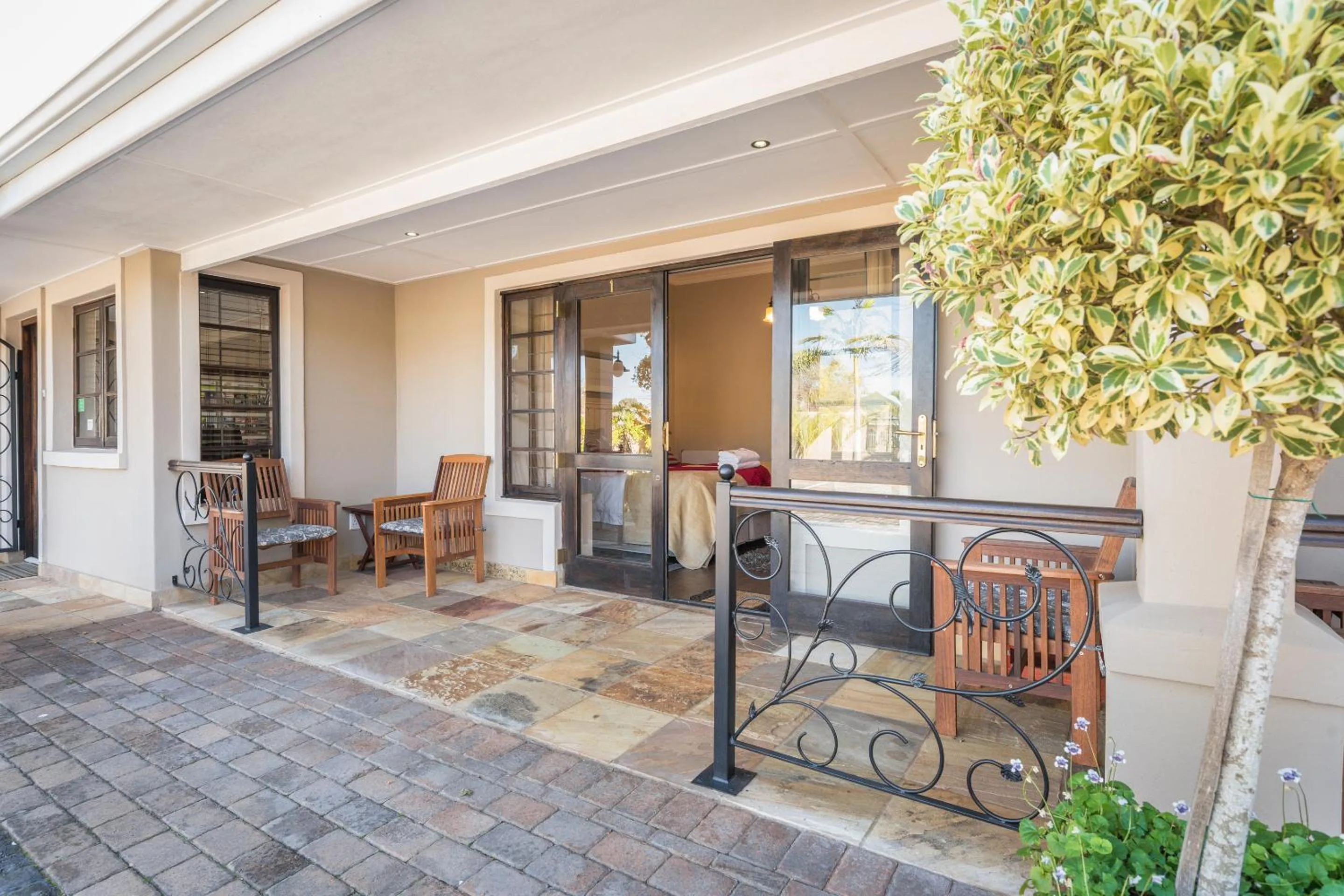 Patio in Caledon 23 Guest House