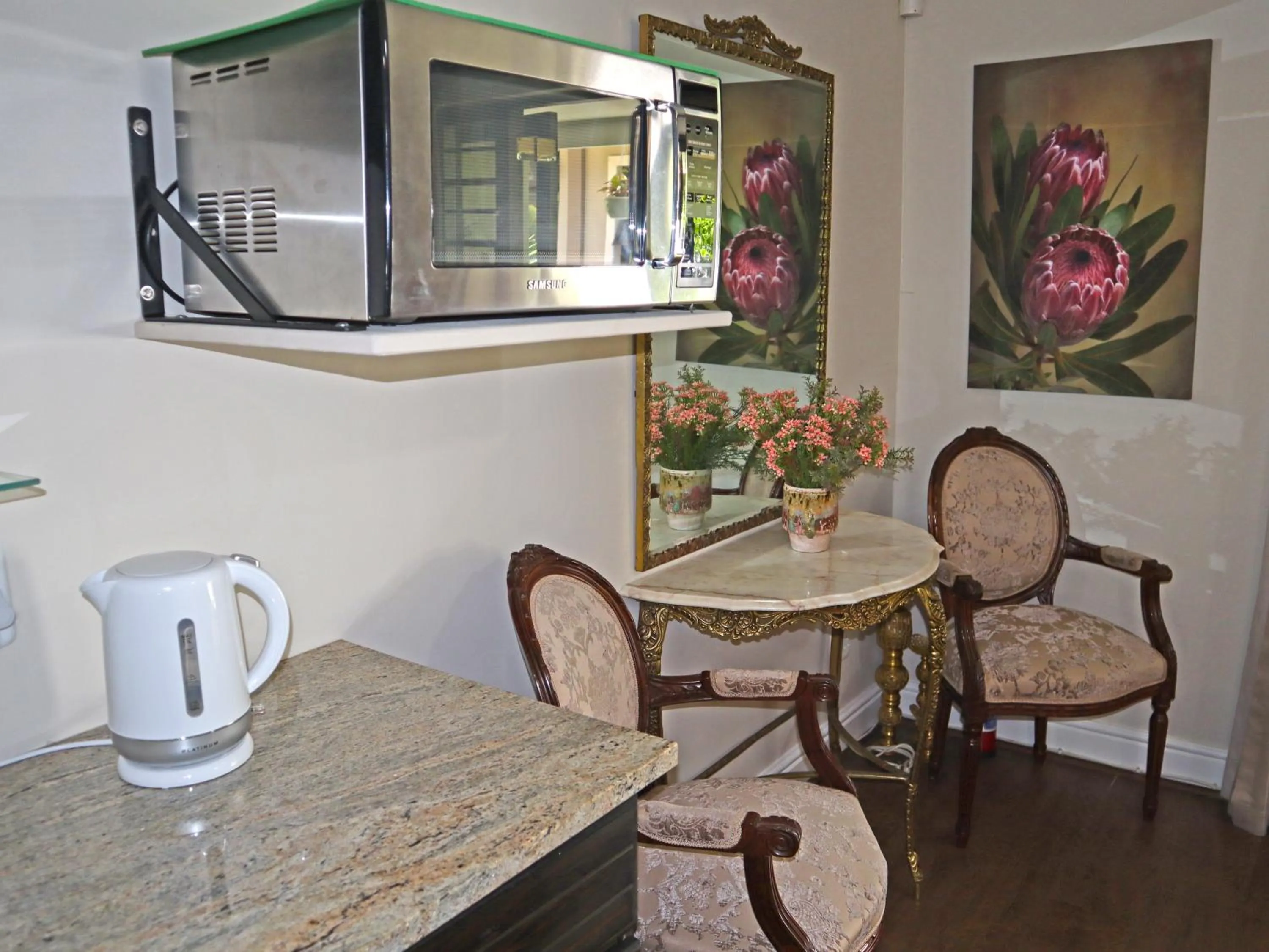 Seating area in Caledon 23 Guest House