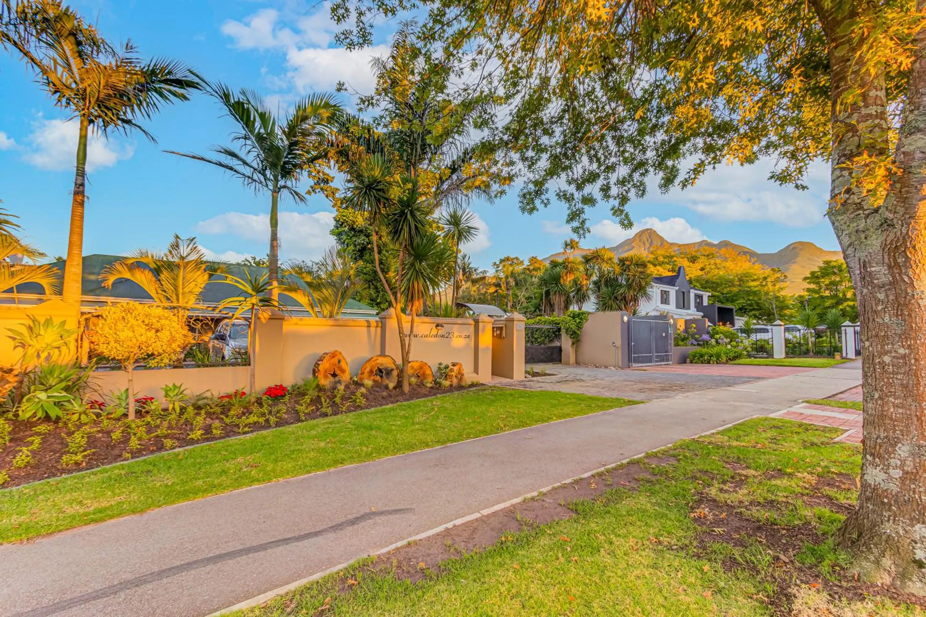 Quiet street view in Caledon 23 Guest House