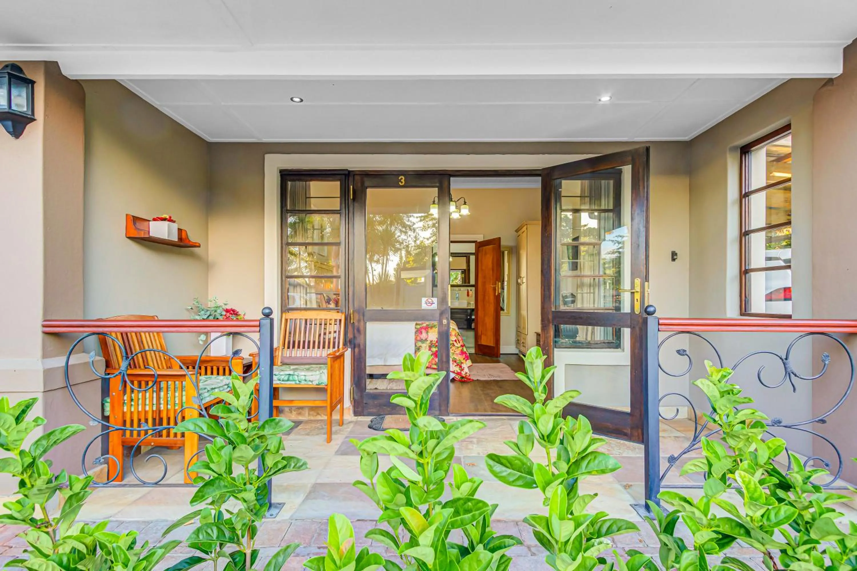 Patio in Caledon 23 Guest House