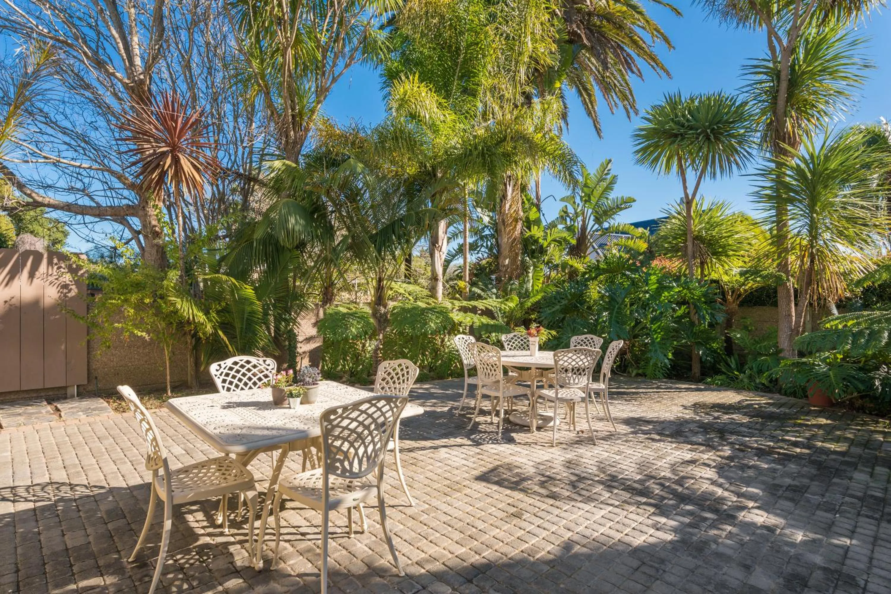 Dining area in Caledon 23 Guest House