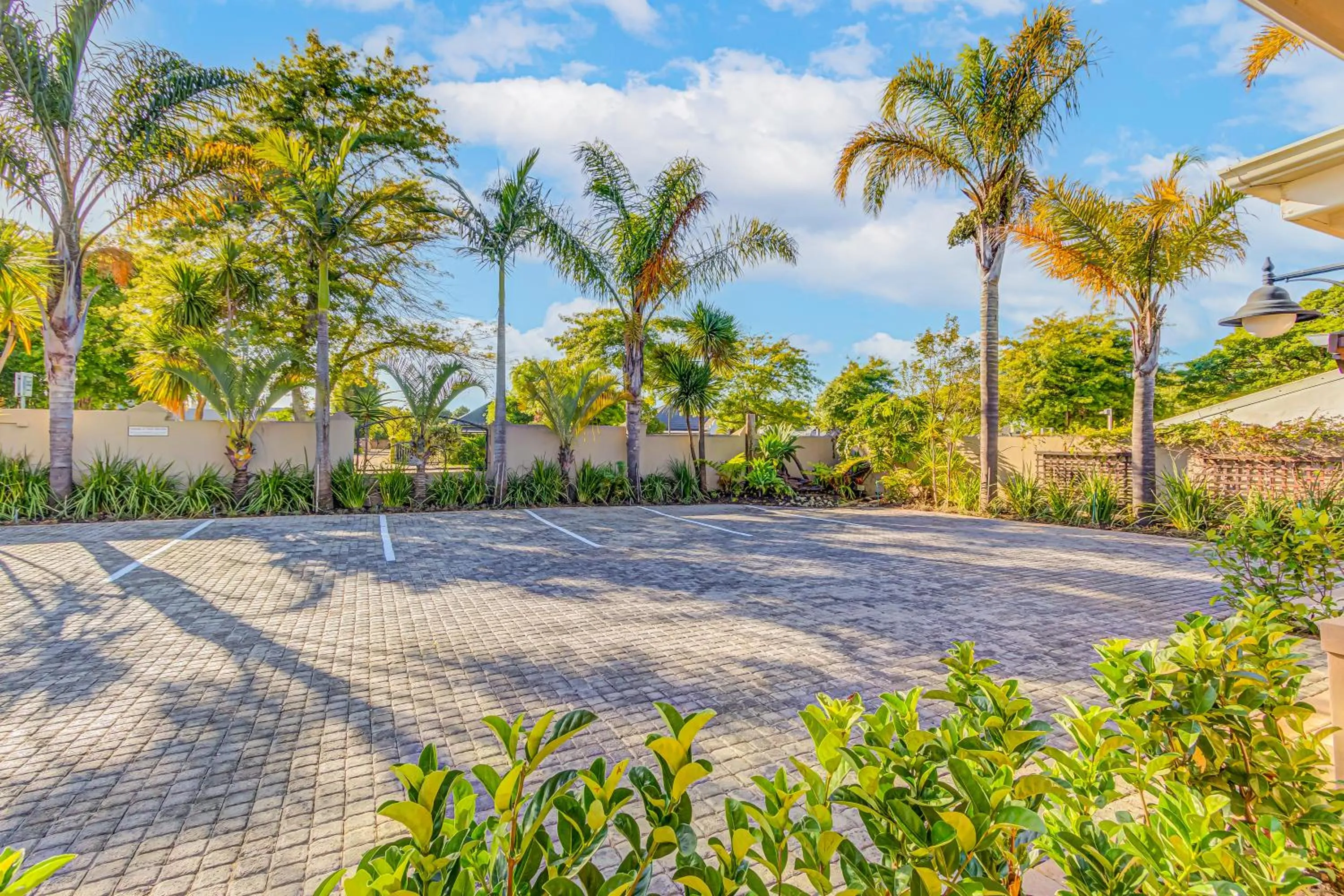 Parking in Caledon 23 Guest House