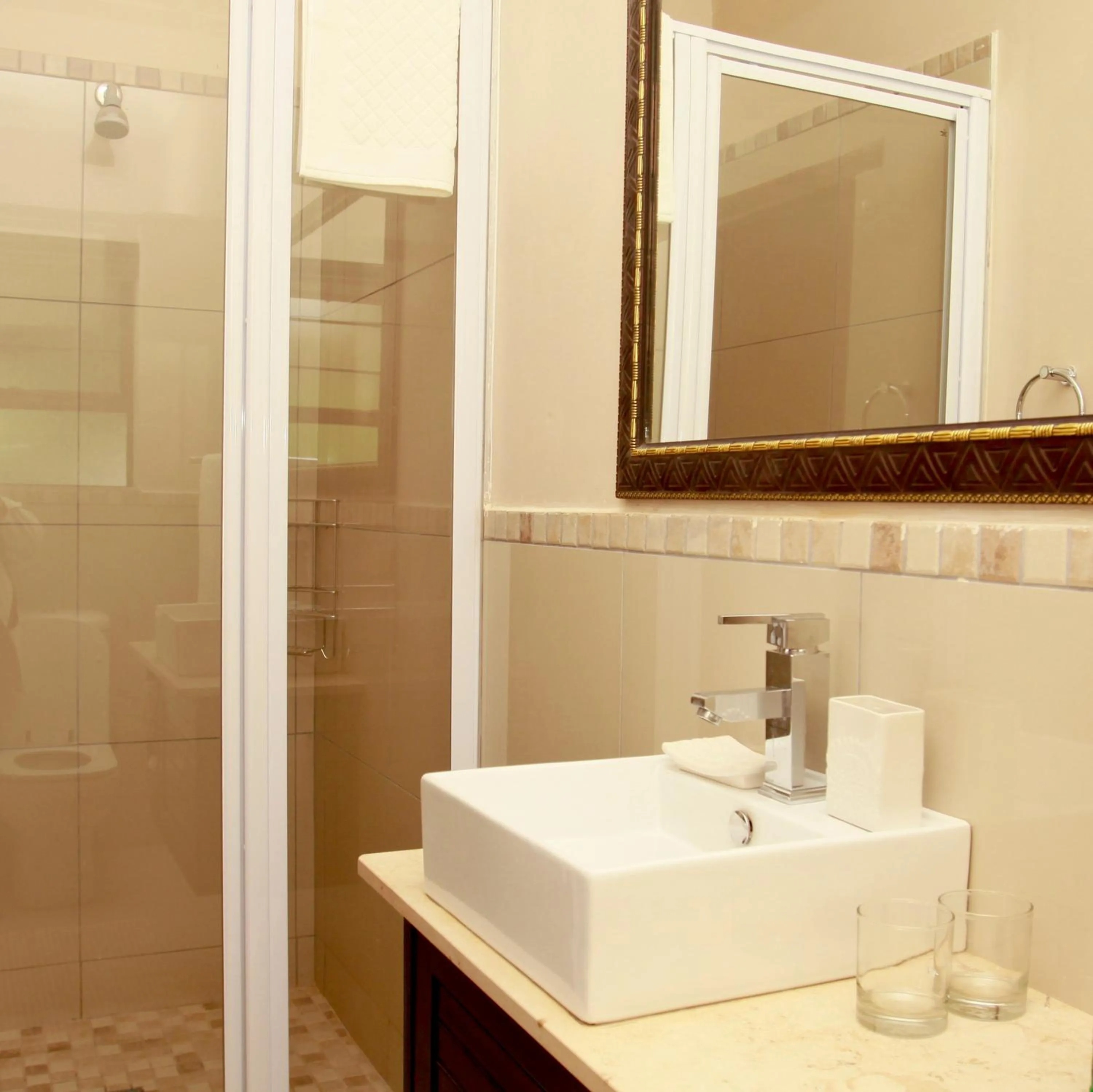 Shower in Caledon 23 Guest House