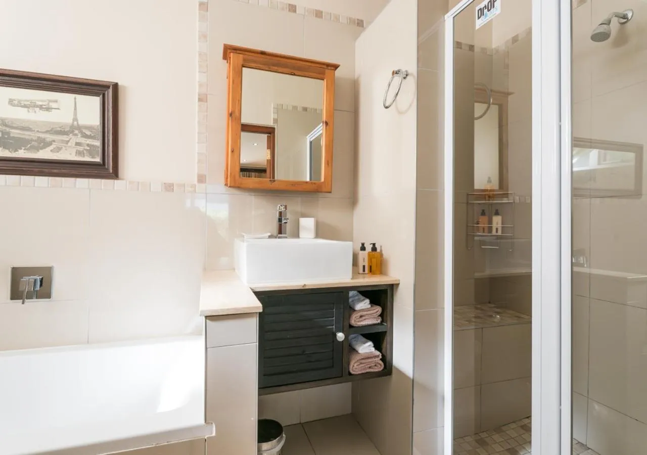 Shower in Caledon 23 Guest House