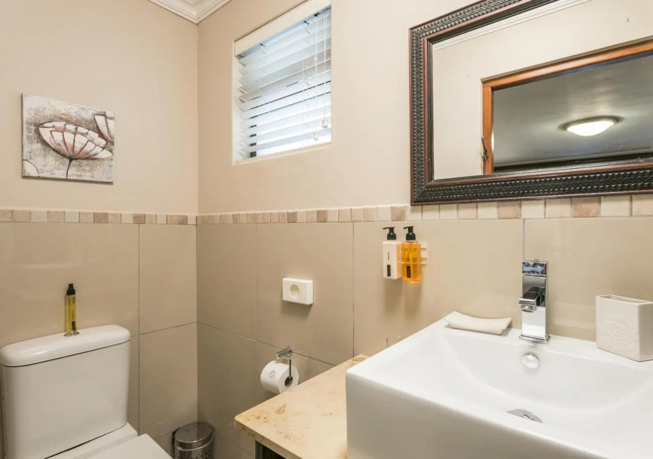 Toilet in Caledon 23 Guest House