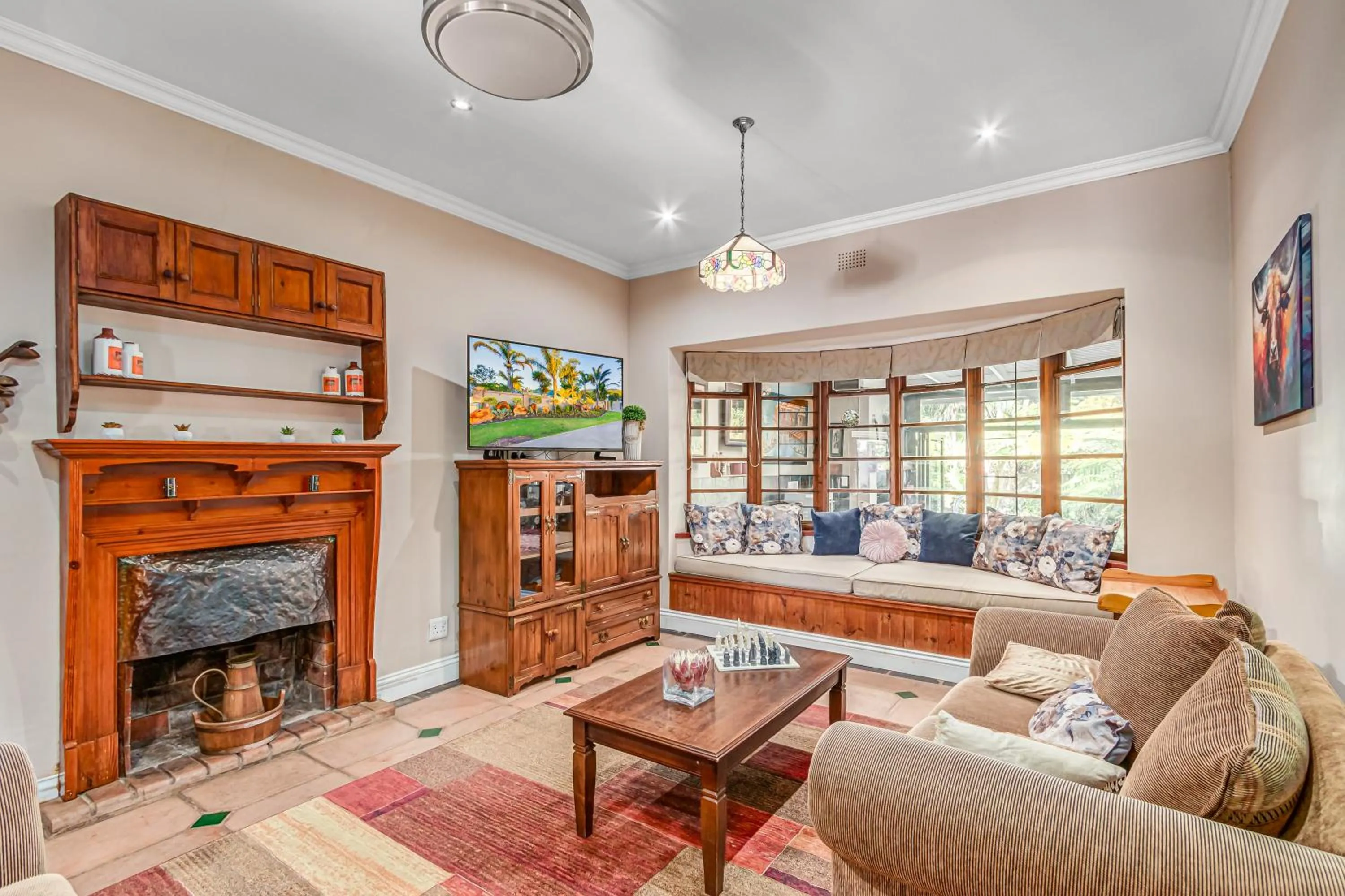 Communal lounge/ TV room in Caledon 23 Guest House