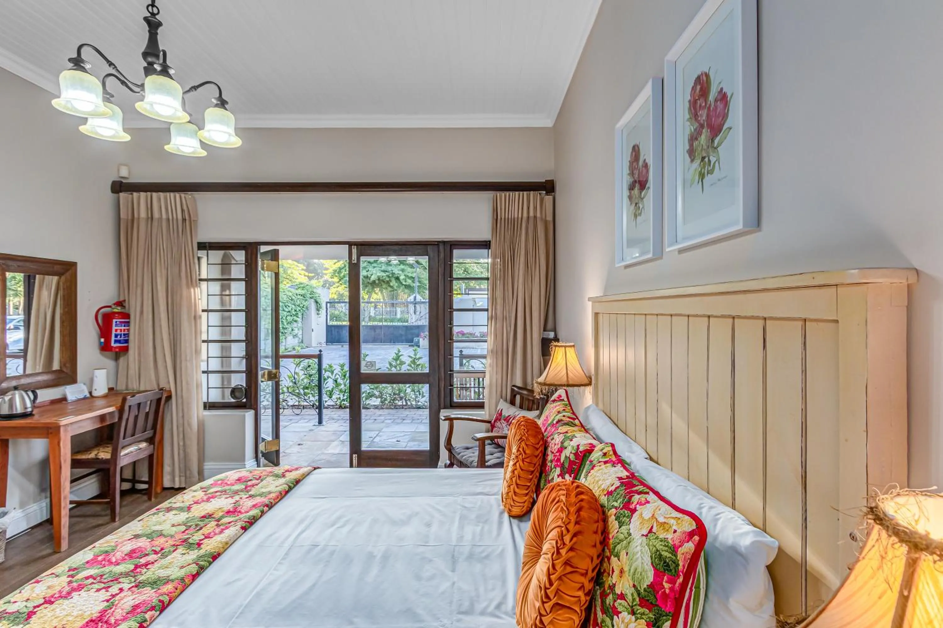 Bedroom, Bed in Caledon 23 Guest House