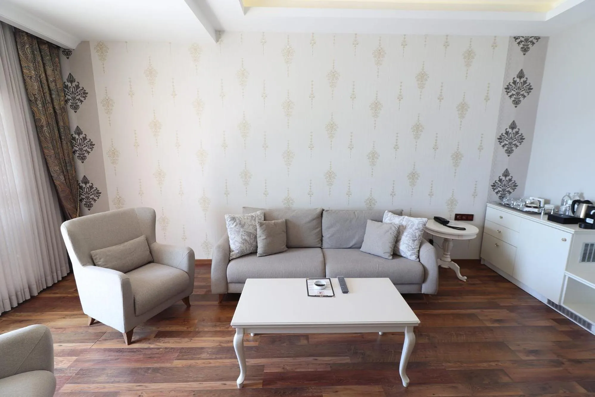 Living room in Azka Hotel