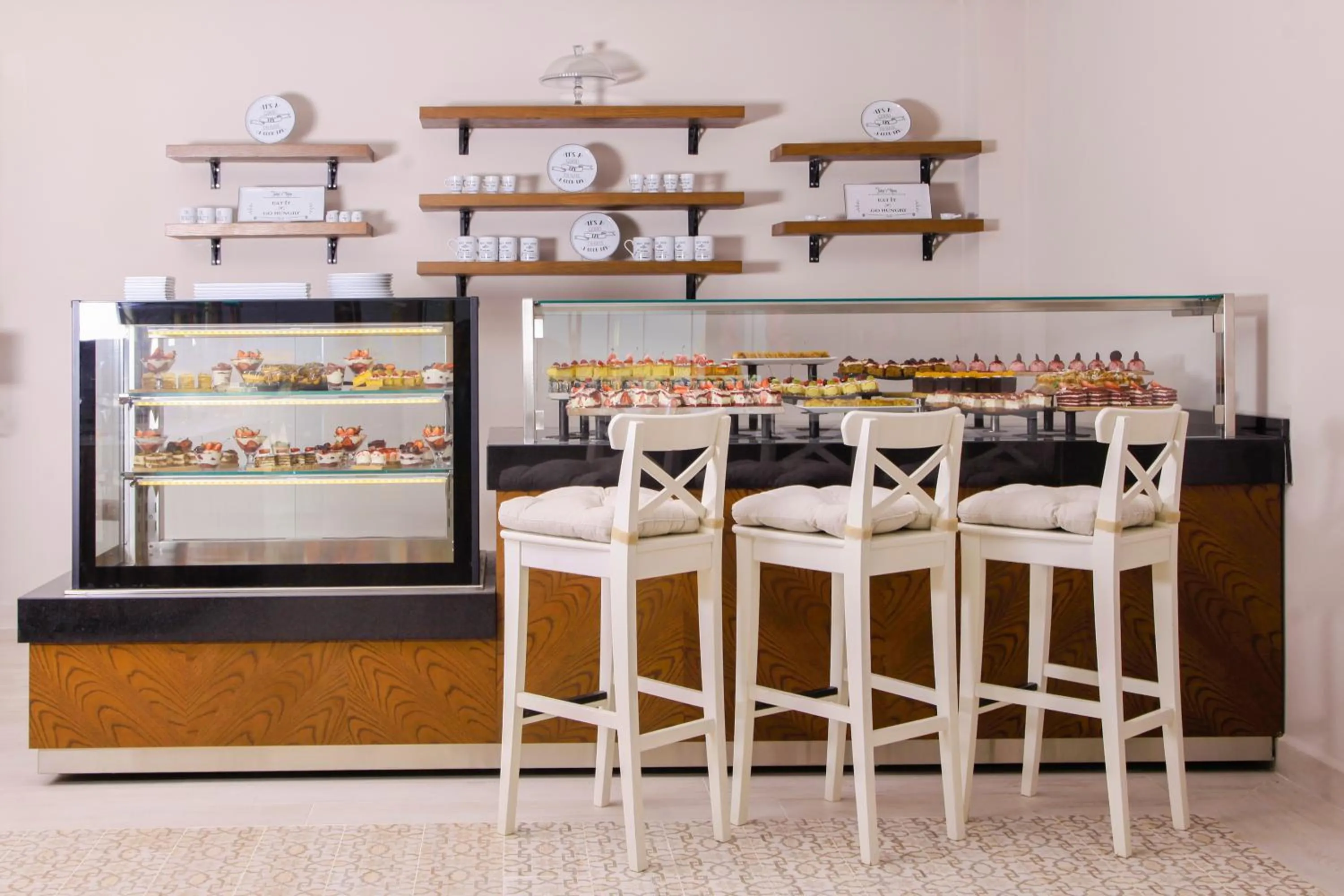 Restaurant/places to eat in Azka Hotel