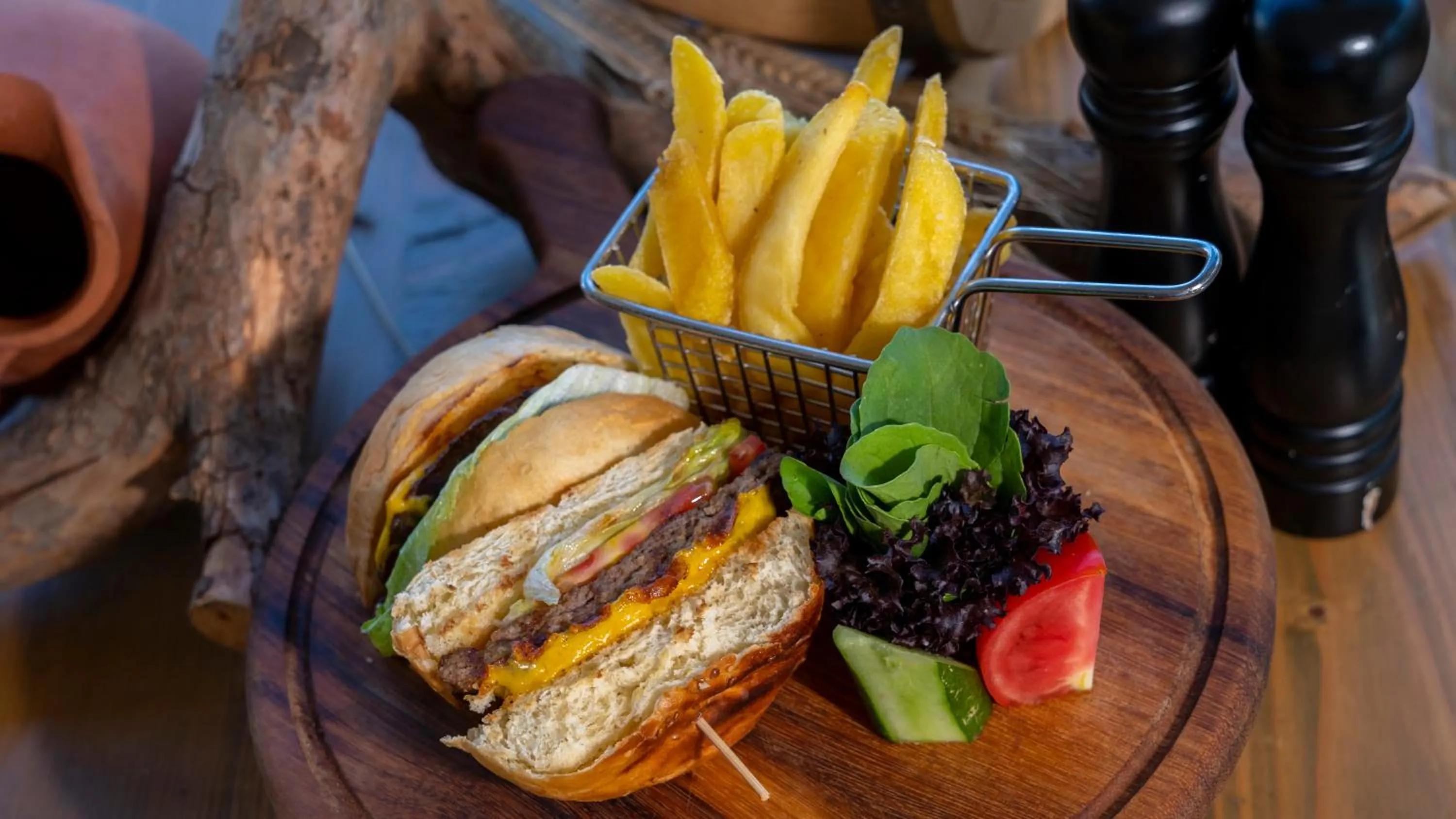 Food and drinks in Azka Hotel