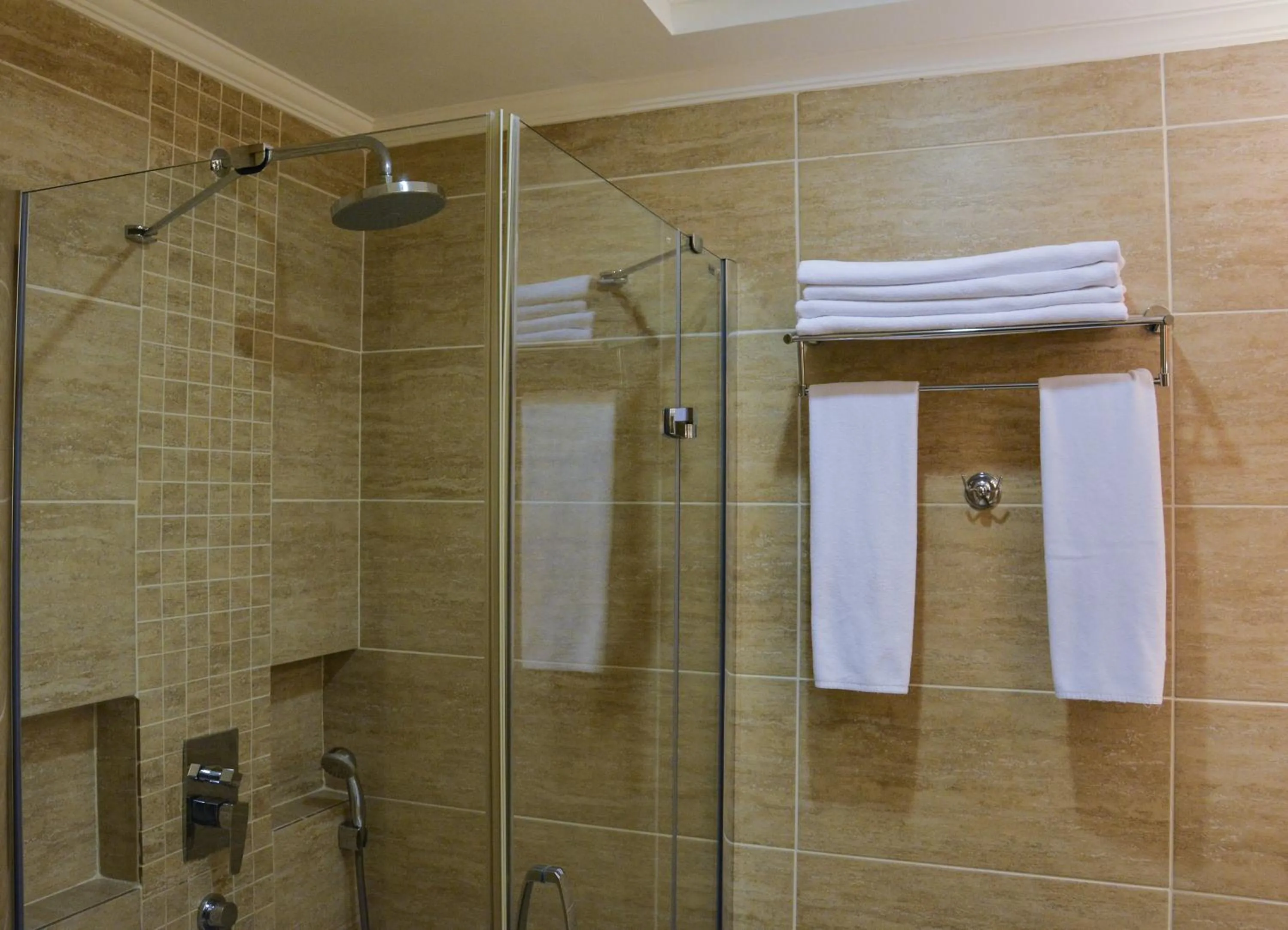 Toilet in Azka Hotel