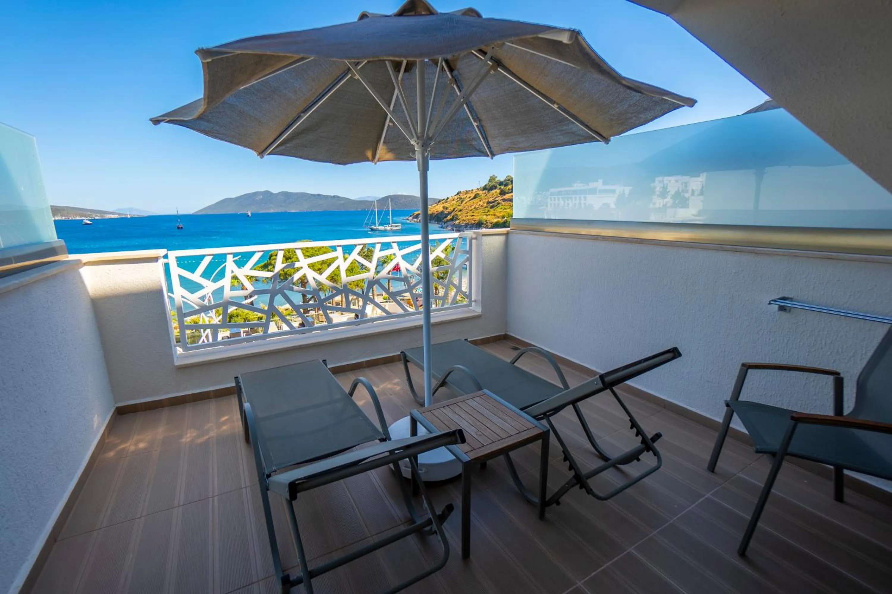 Balcony/Terrace in Azka Hotel