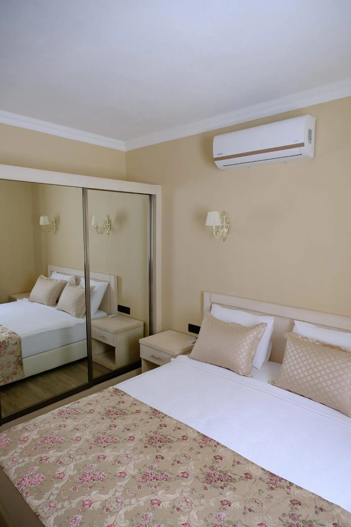 Photo of the whole room, Bed in Azka Hotel